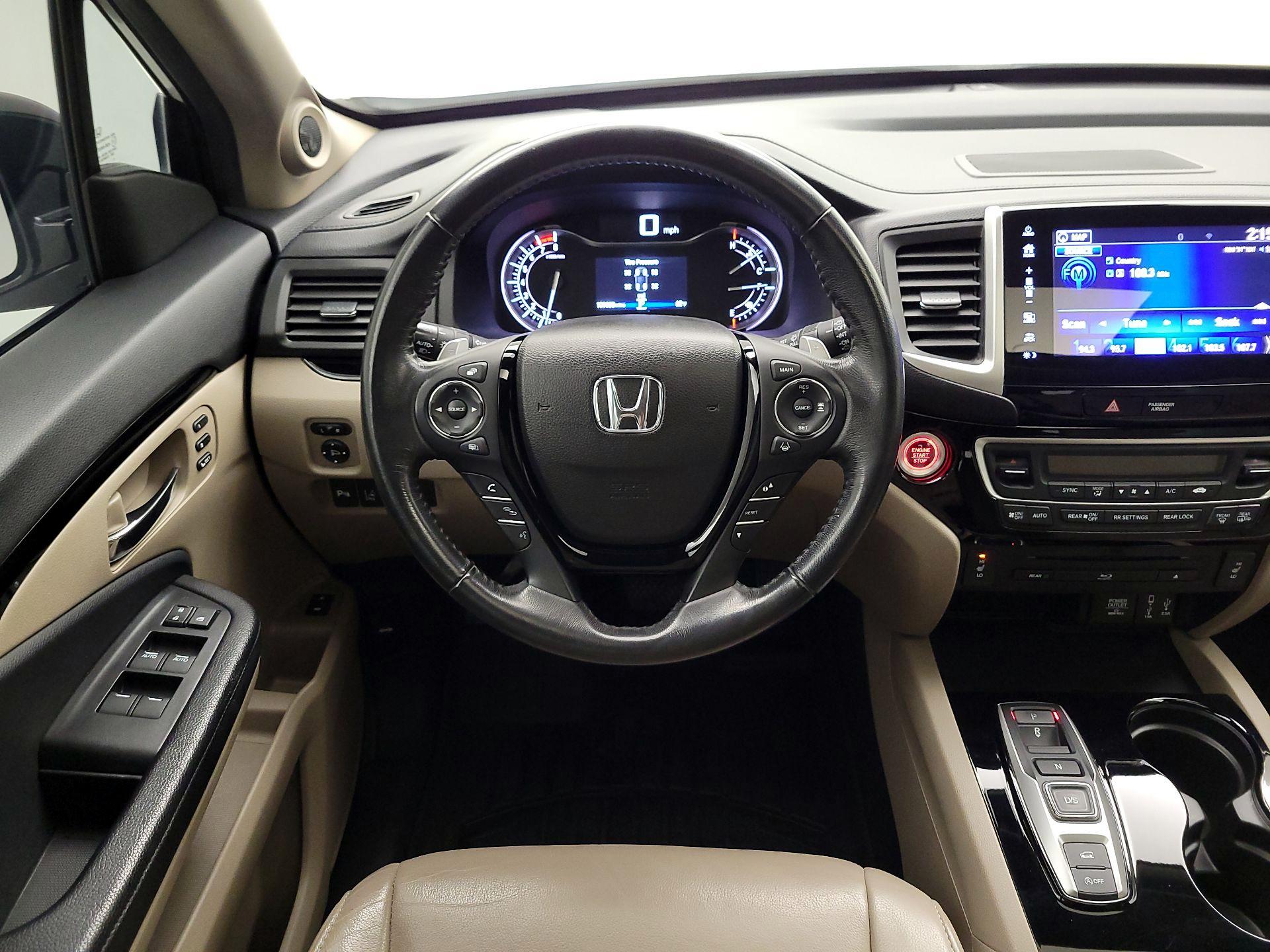 Thumbnail: 2017 Honda Pilot - 10