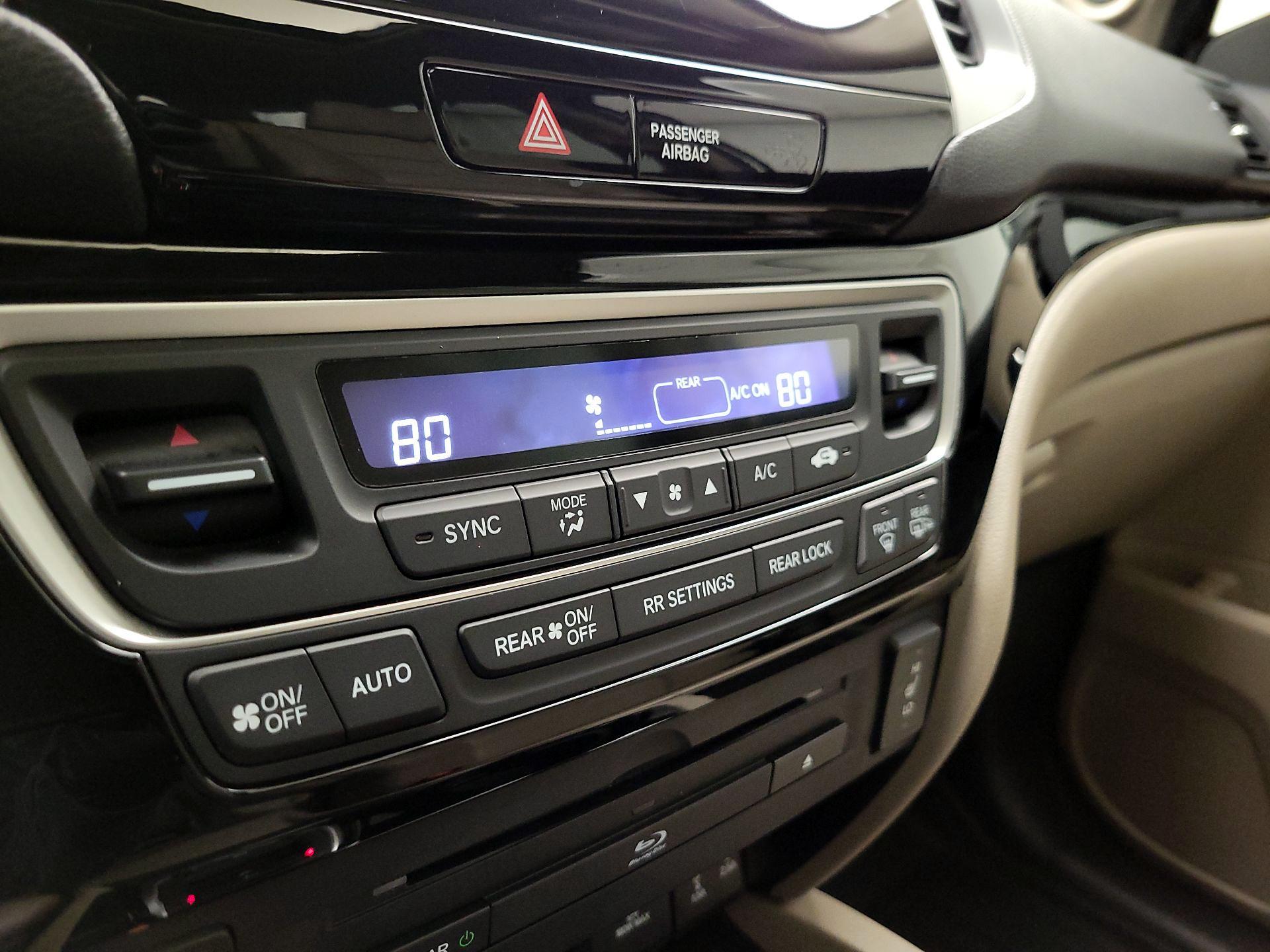 Thumbnail: 2017 Honda Pilot - 17