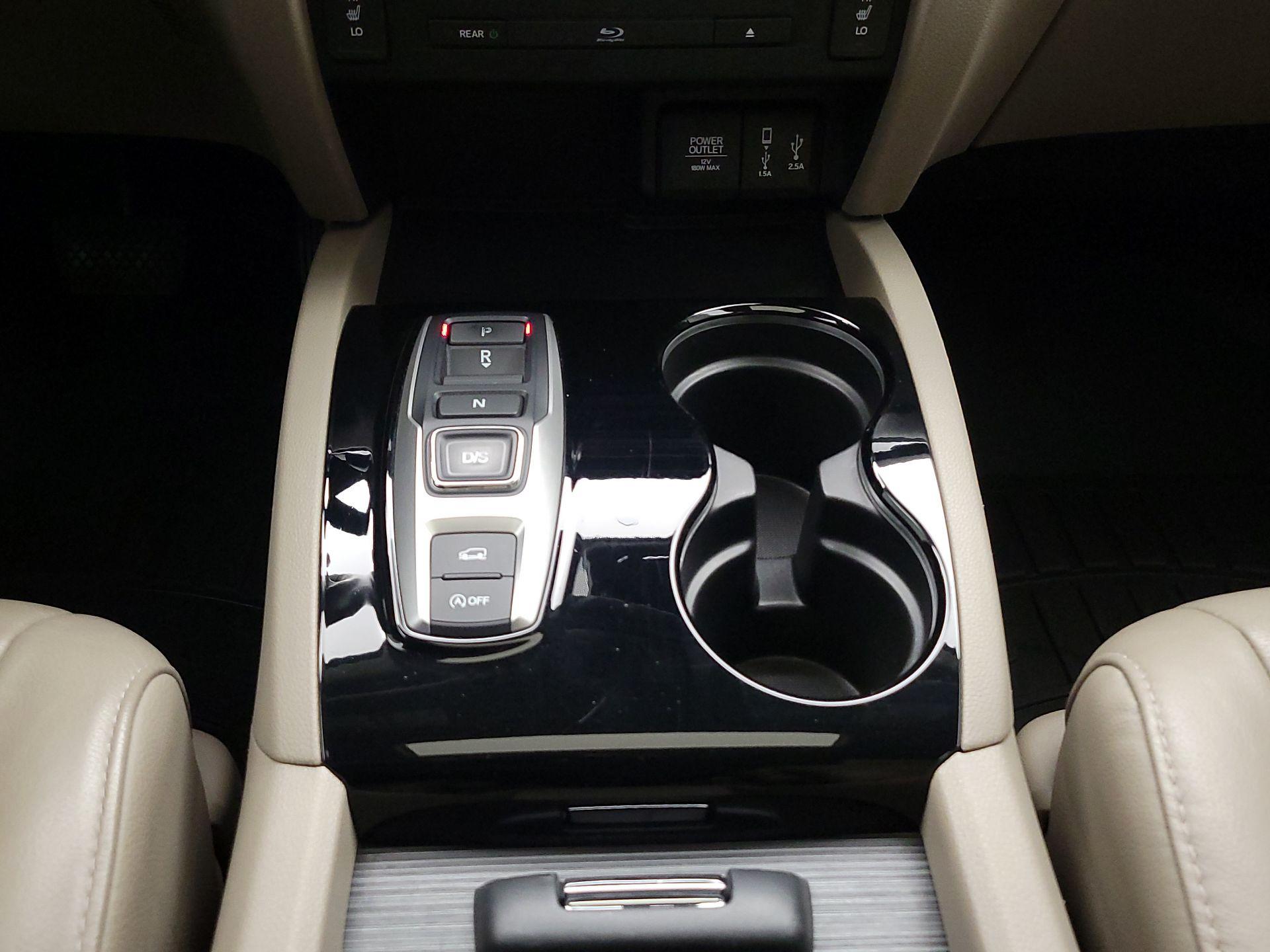 Thumbnail: 2017 Honda Pilot - 18