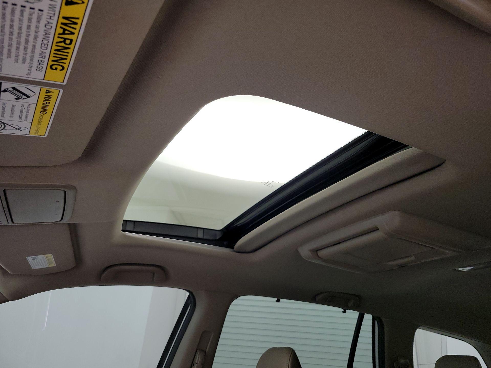 Thumbnail: 2017 Honda Pilot - 20