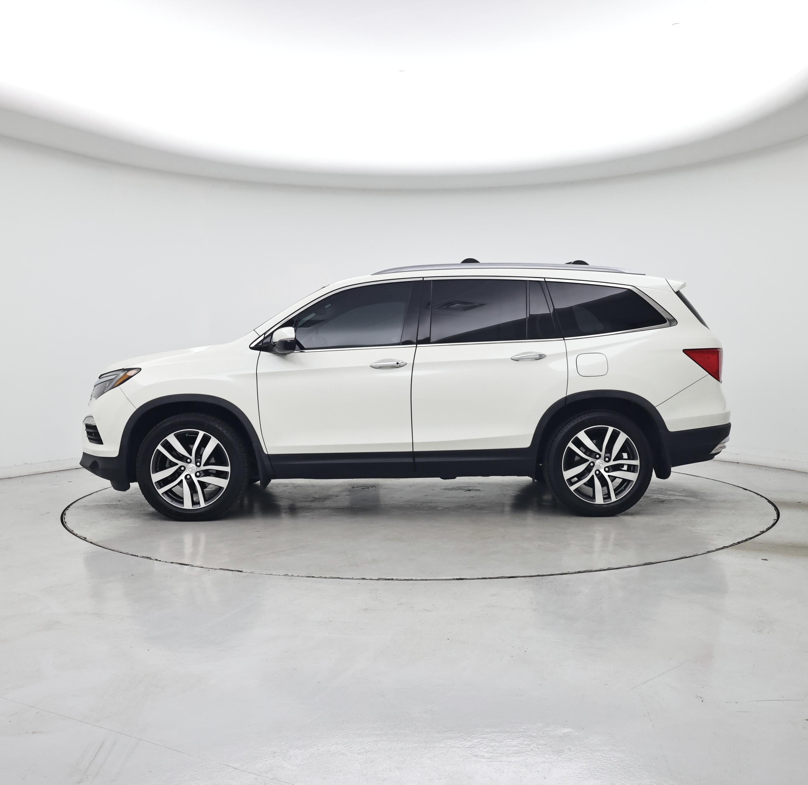 Thumbnail: 2017 Honda Pilot - 3