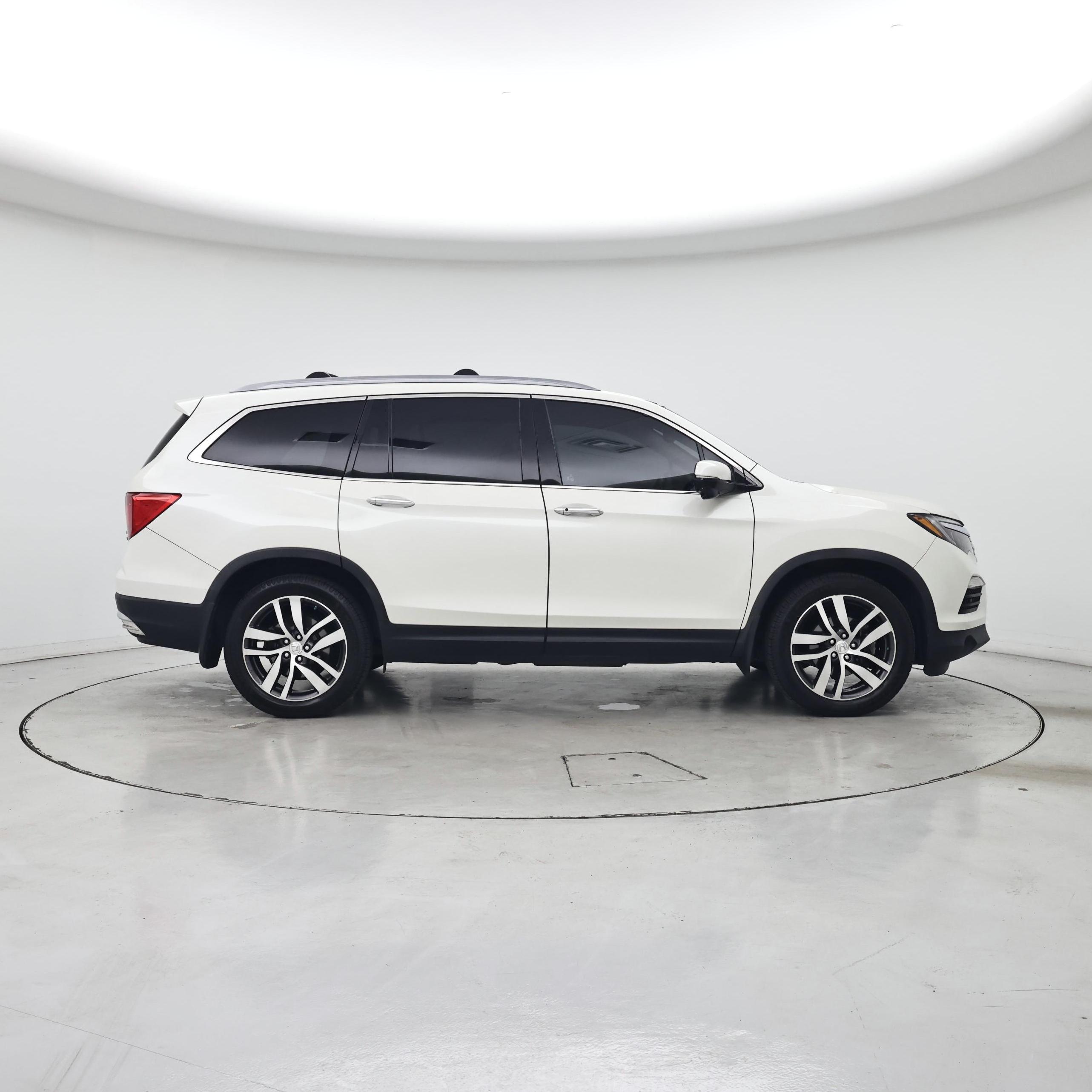 Thumbnail: 2017 Honda Pilot - 7