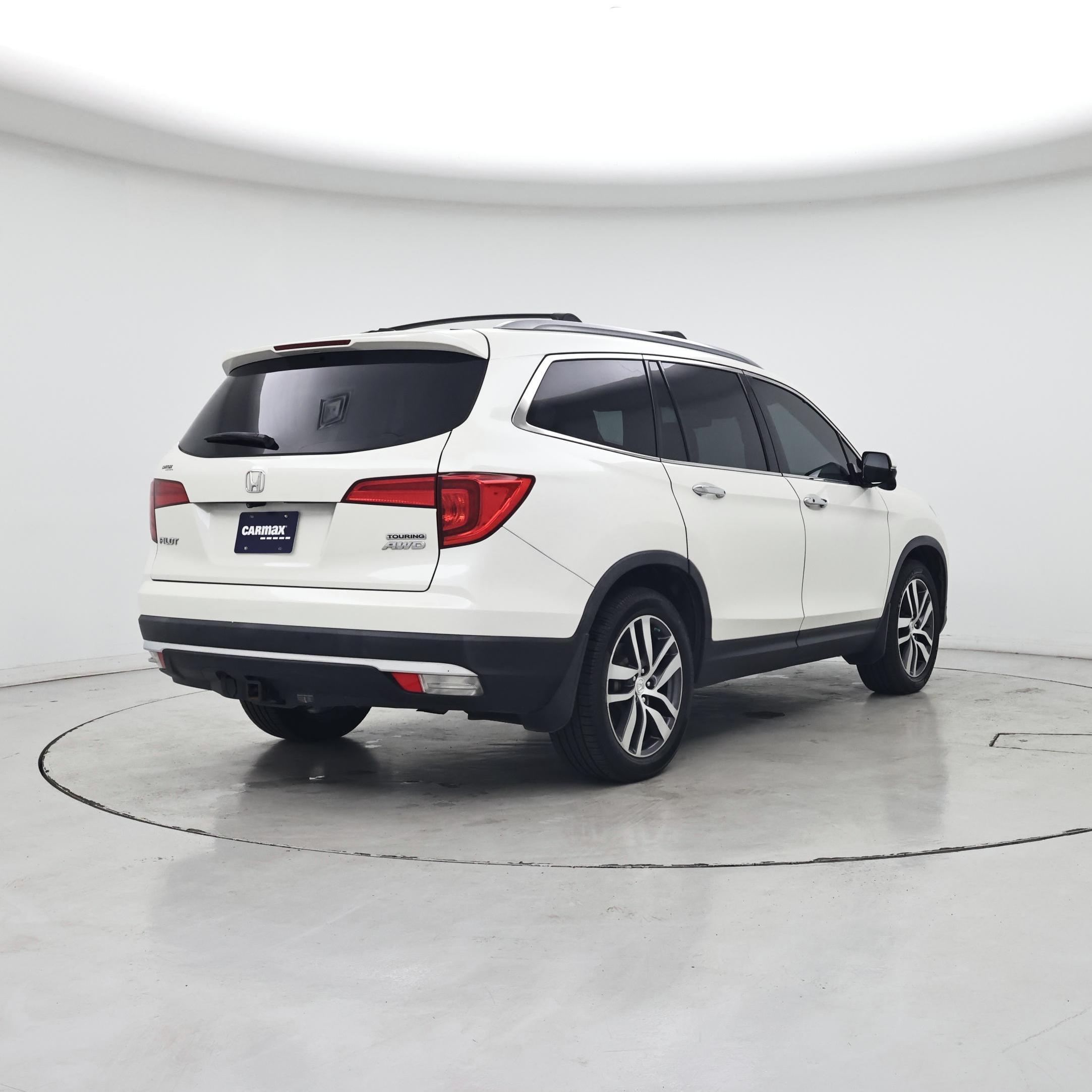 Thumbnail: 2017 Honda Pilot - 8