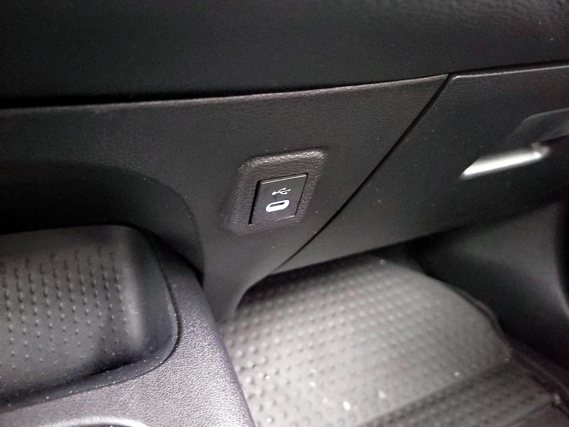 Thumbnail: 2025 Toyota Corolla - 18