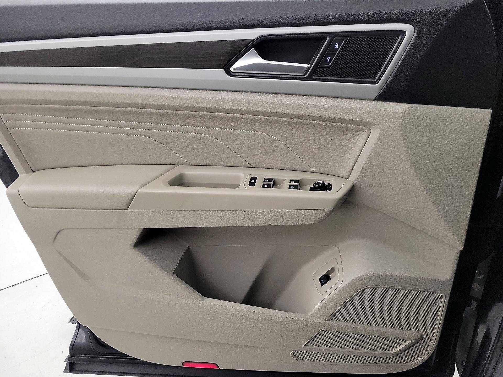 Thumbnail: 2022 Volkswagen Atlas - 12