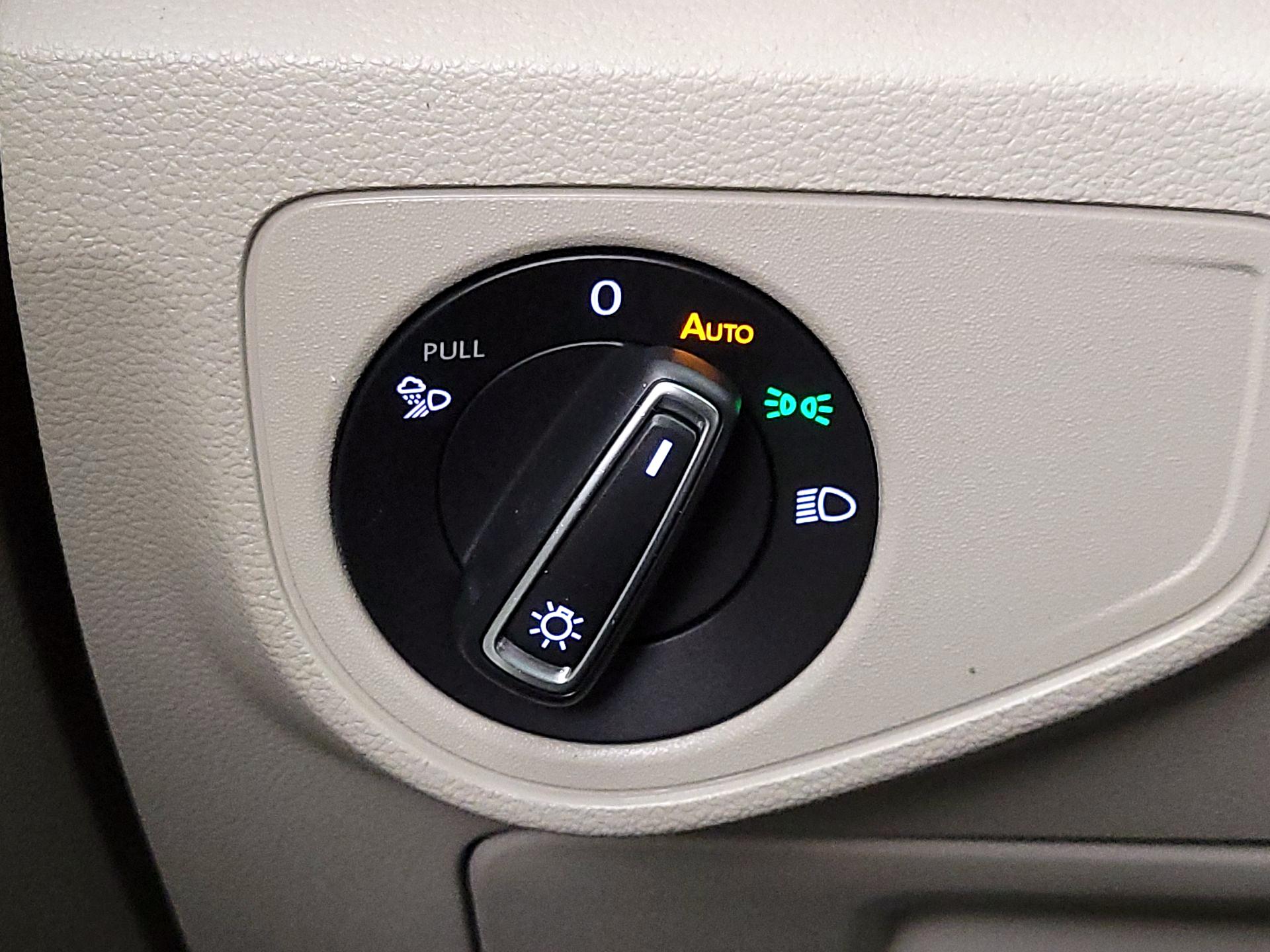 Thumbnail: 2022 Volkswagen Atlas - 13