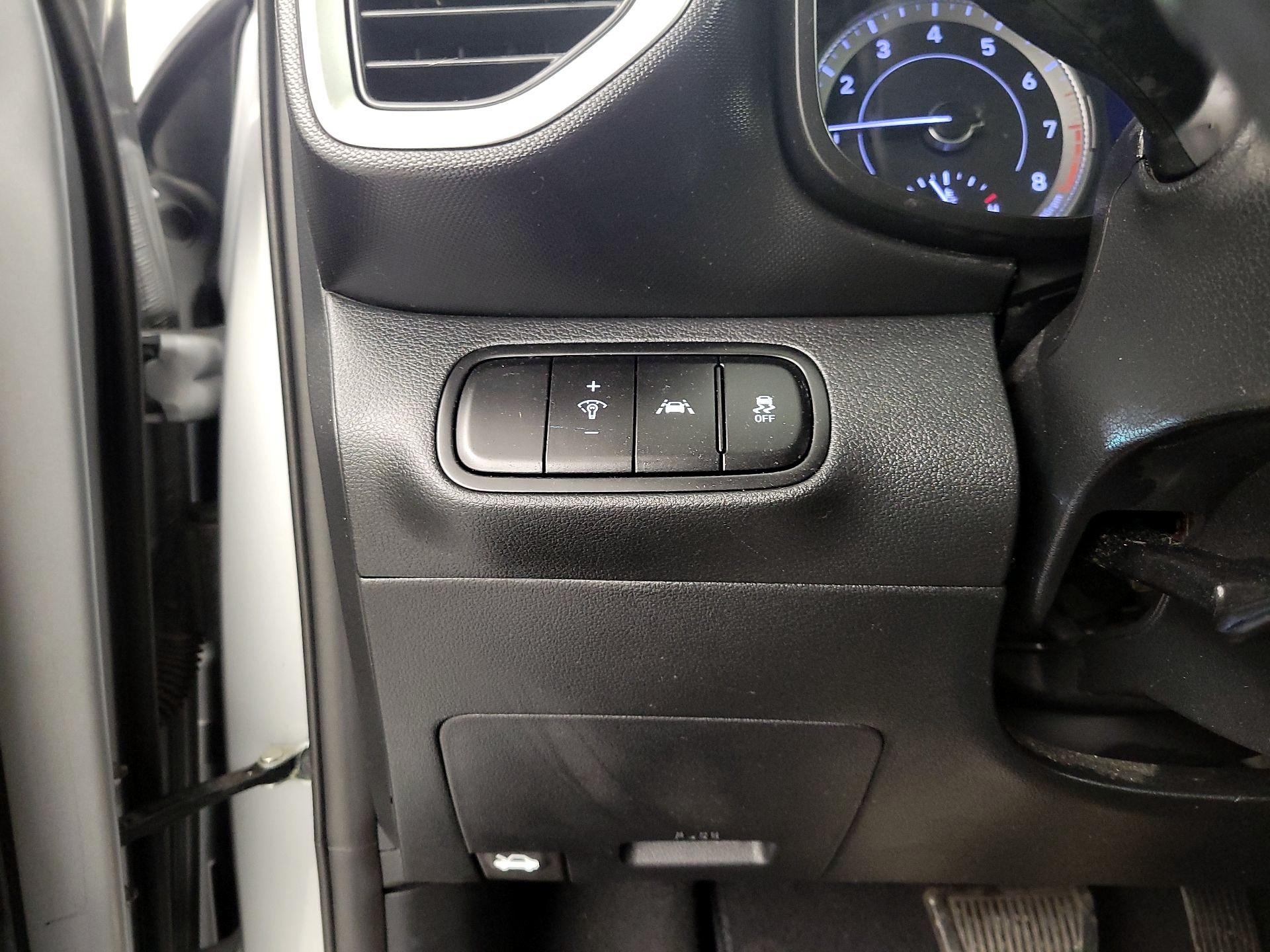 Thumbnail: 2022 Hyundai Venue - 13