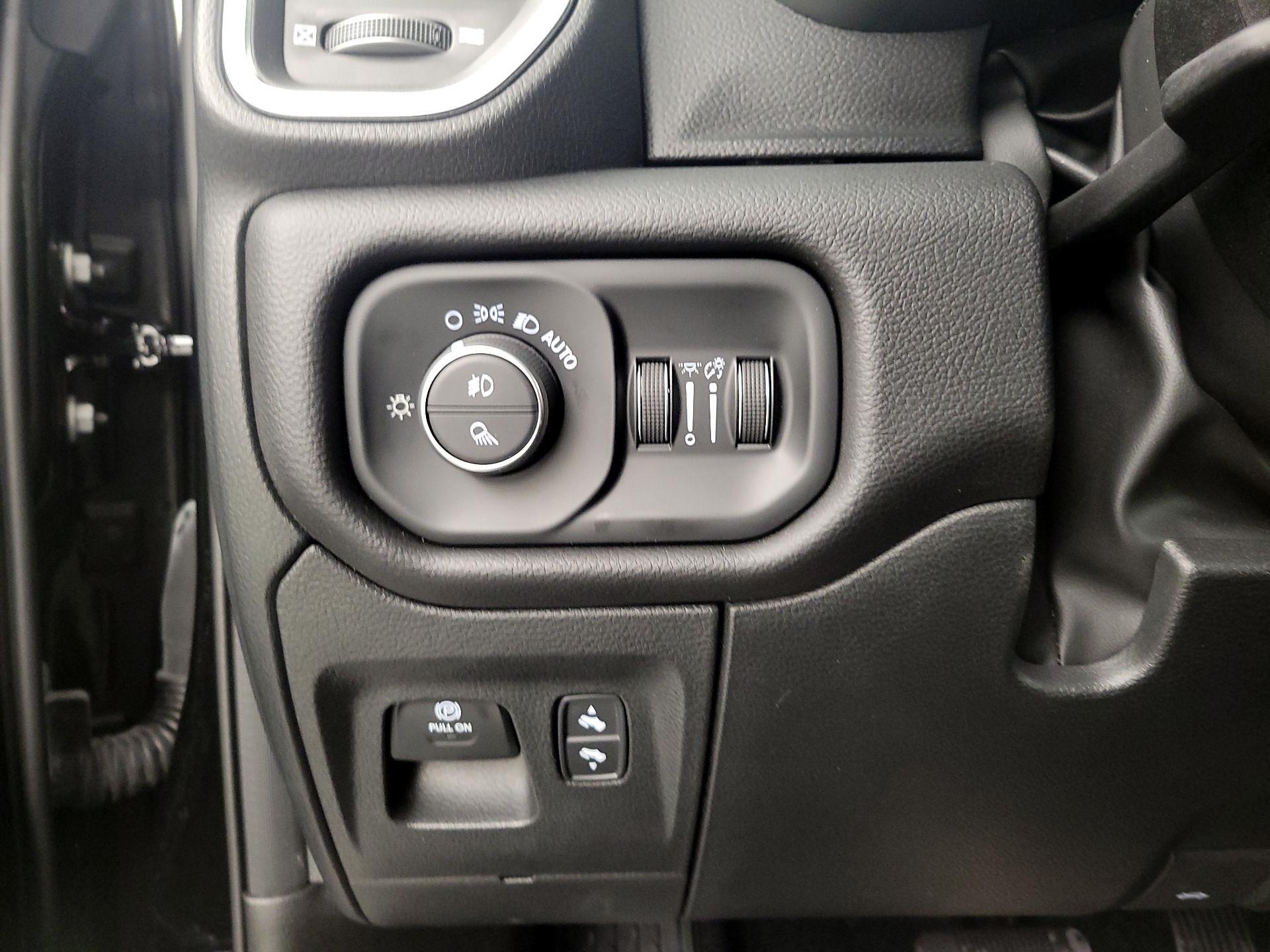 Thumbnail: 2025 RAM 1500 - 13