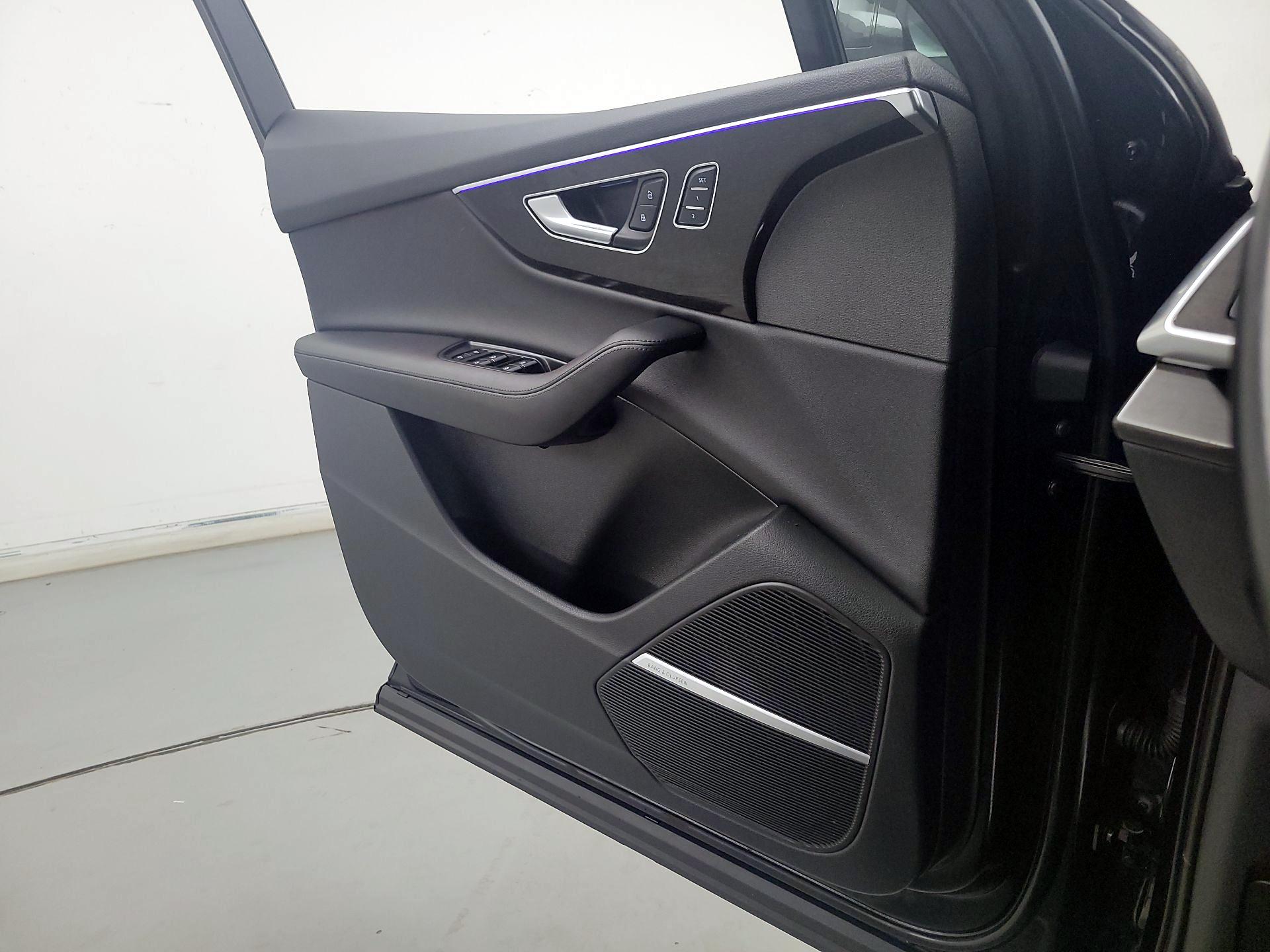 Thumbnail: 2023 Audi Q7 - 12