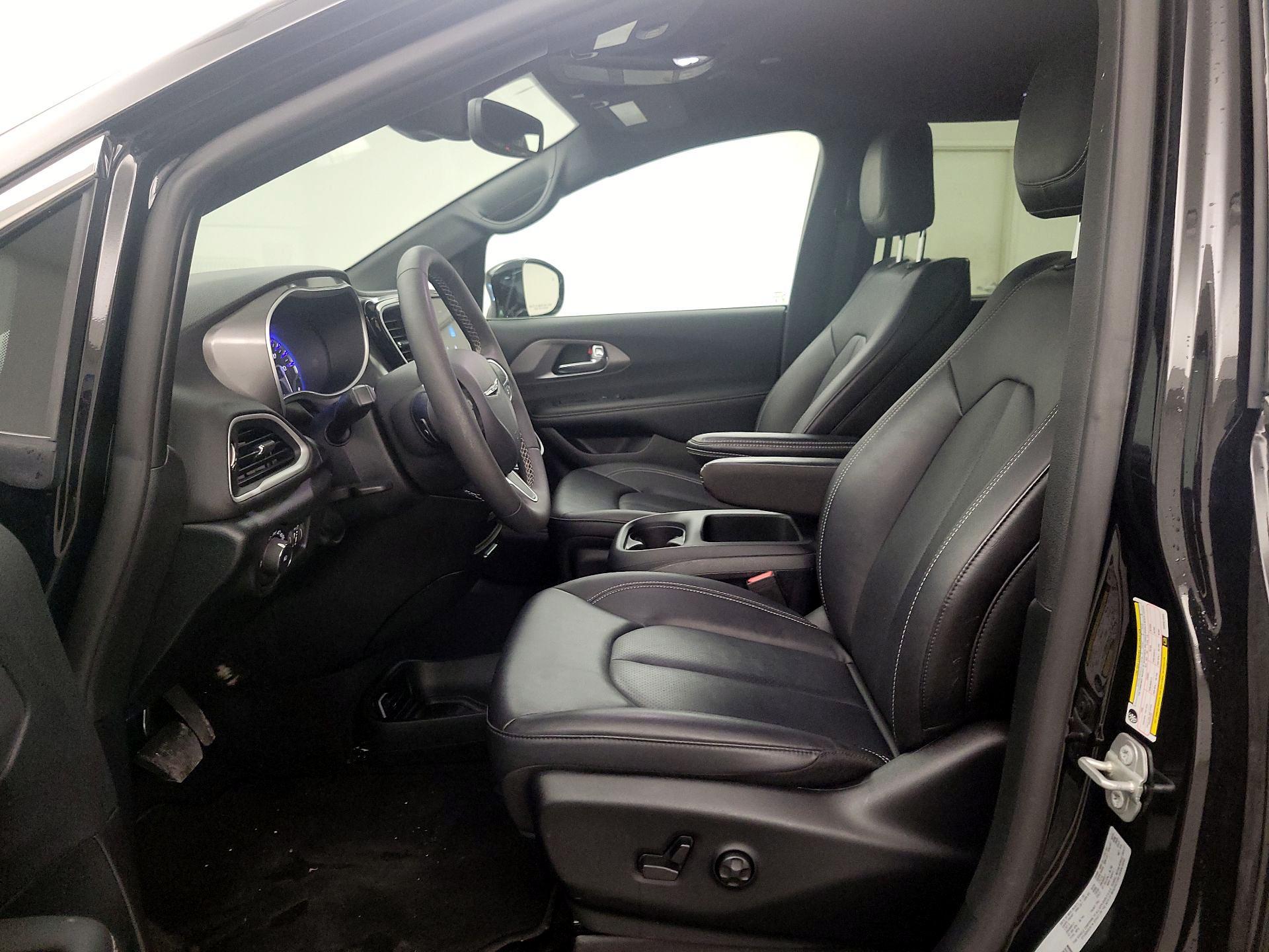 Thumbnail: 2025 Chrysler Pacifica - 11