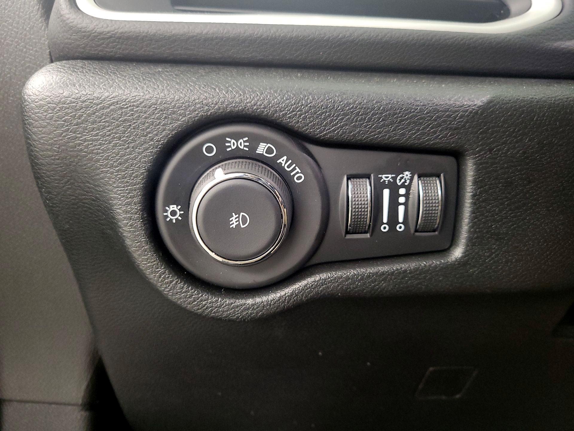 Thumbnail: 2025 Chrysler Pacifica - 13