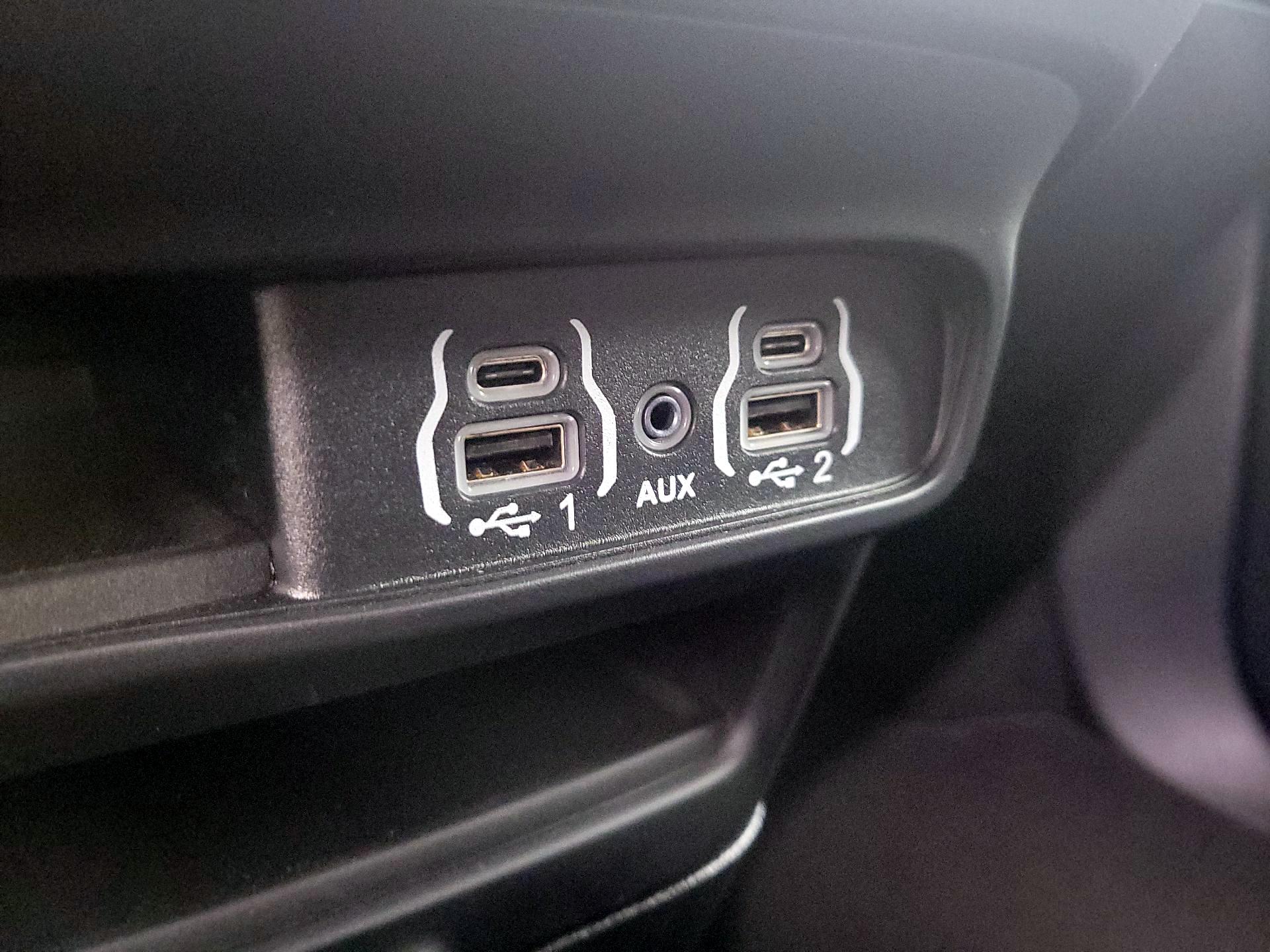 Thumbnail: 2025 Chrysler Pacifica - 18