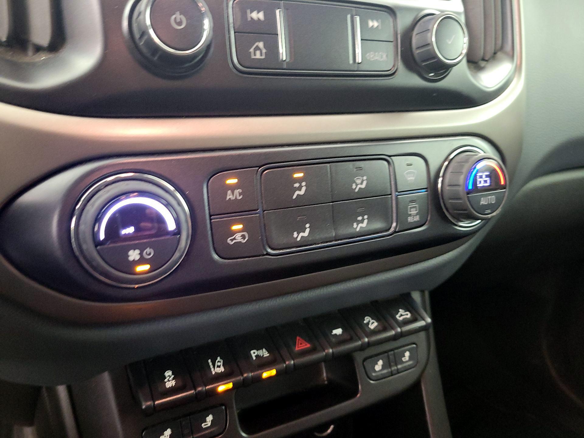 Thumbnail: 2022 Chevrolet Colorado - 17