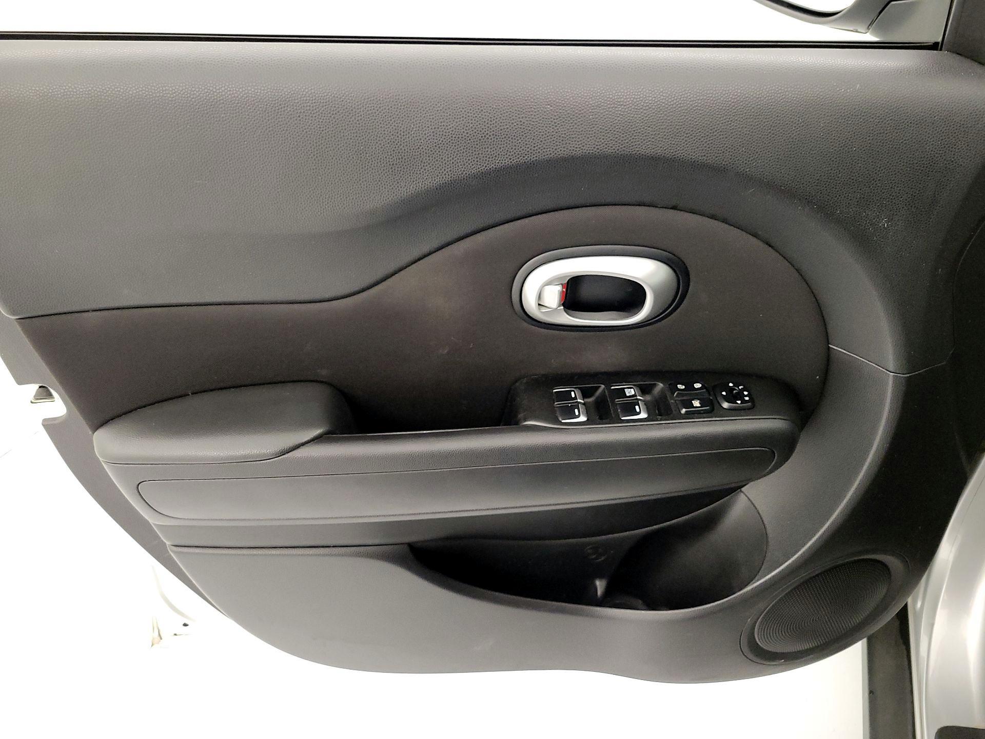 Thumbnail: 2017 Kia Soul - 12