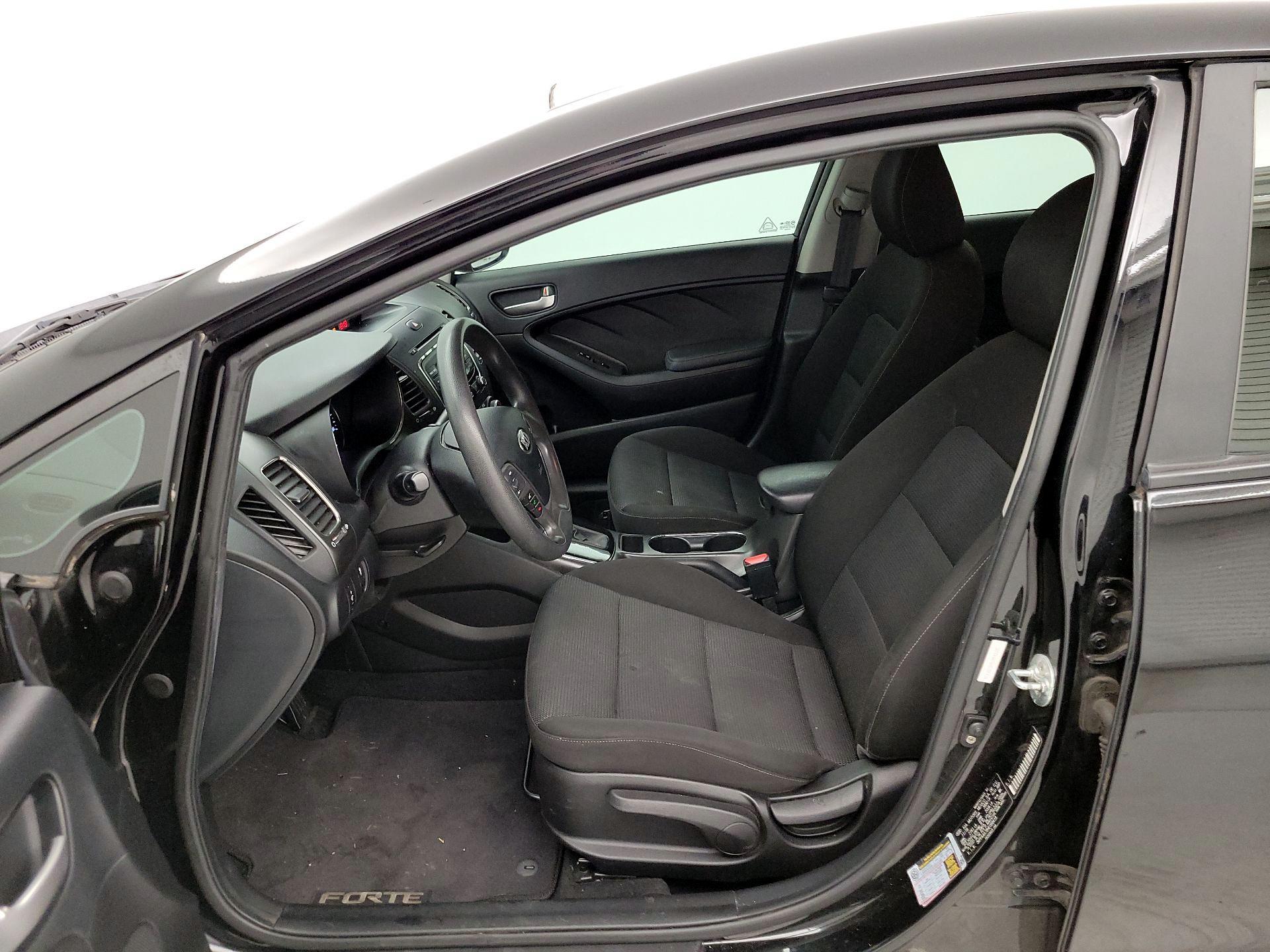 Thumbnail: 2017 Kia Forte - 11