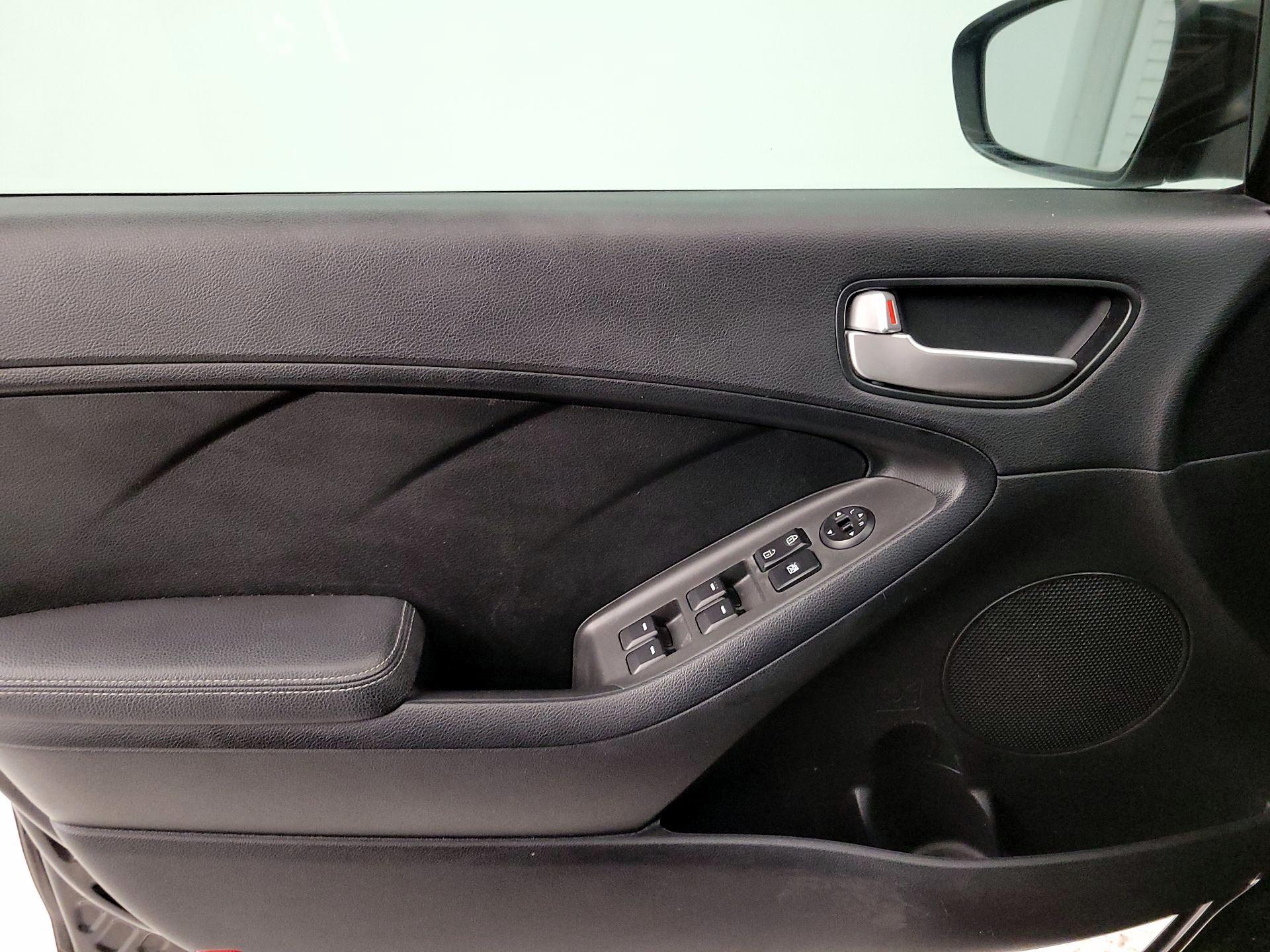 Thumbnail: 2017 Kia Forte - 12