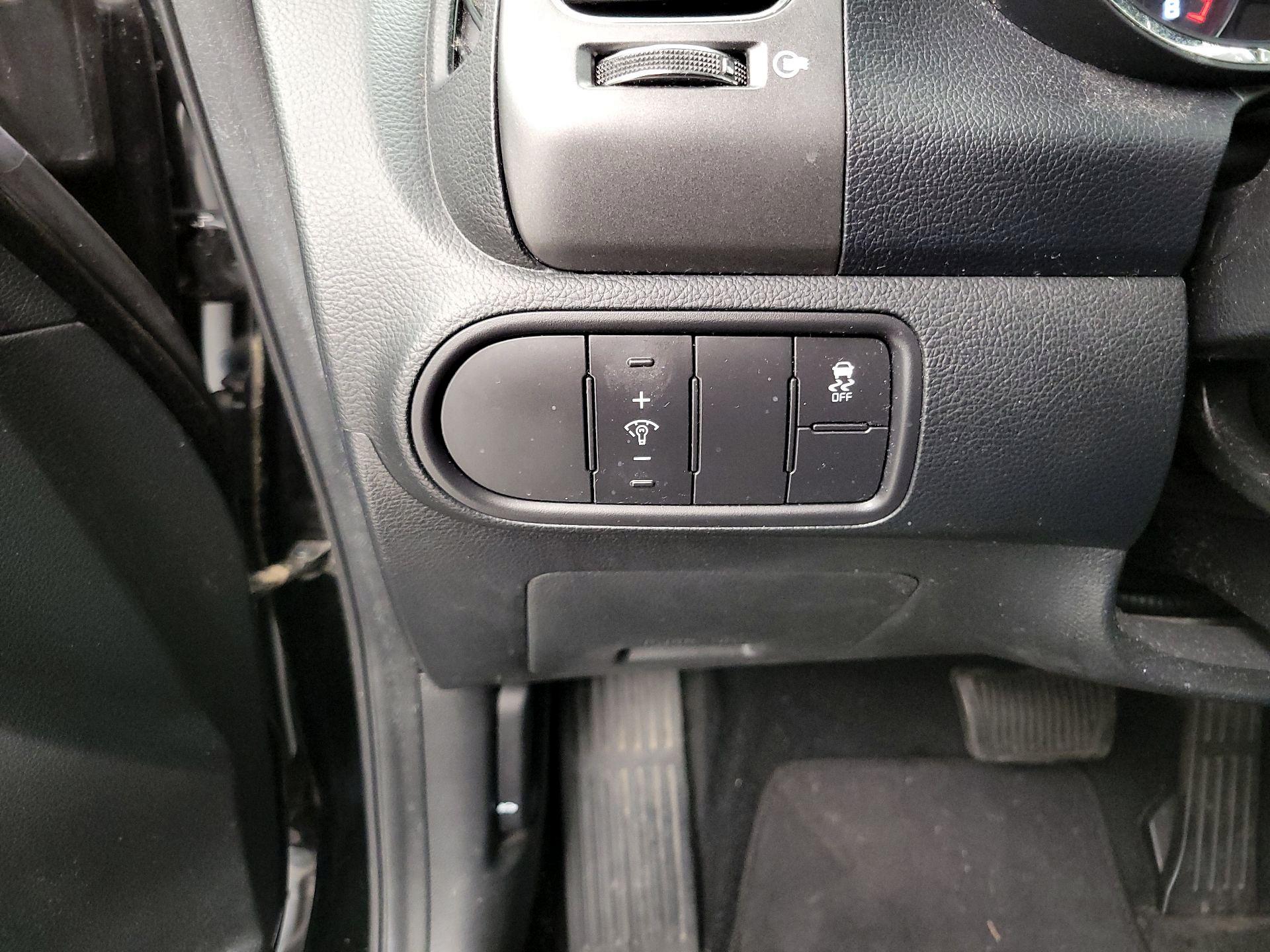 Thumbnail: 2017 Kia Forte - 13