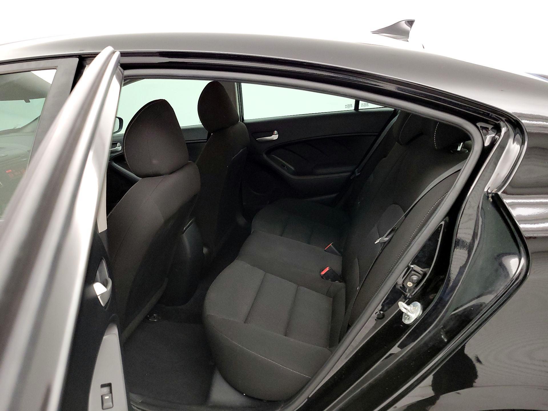 Thumbnail: 2017 Kia Forte - 18