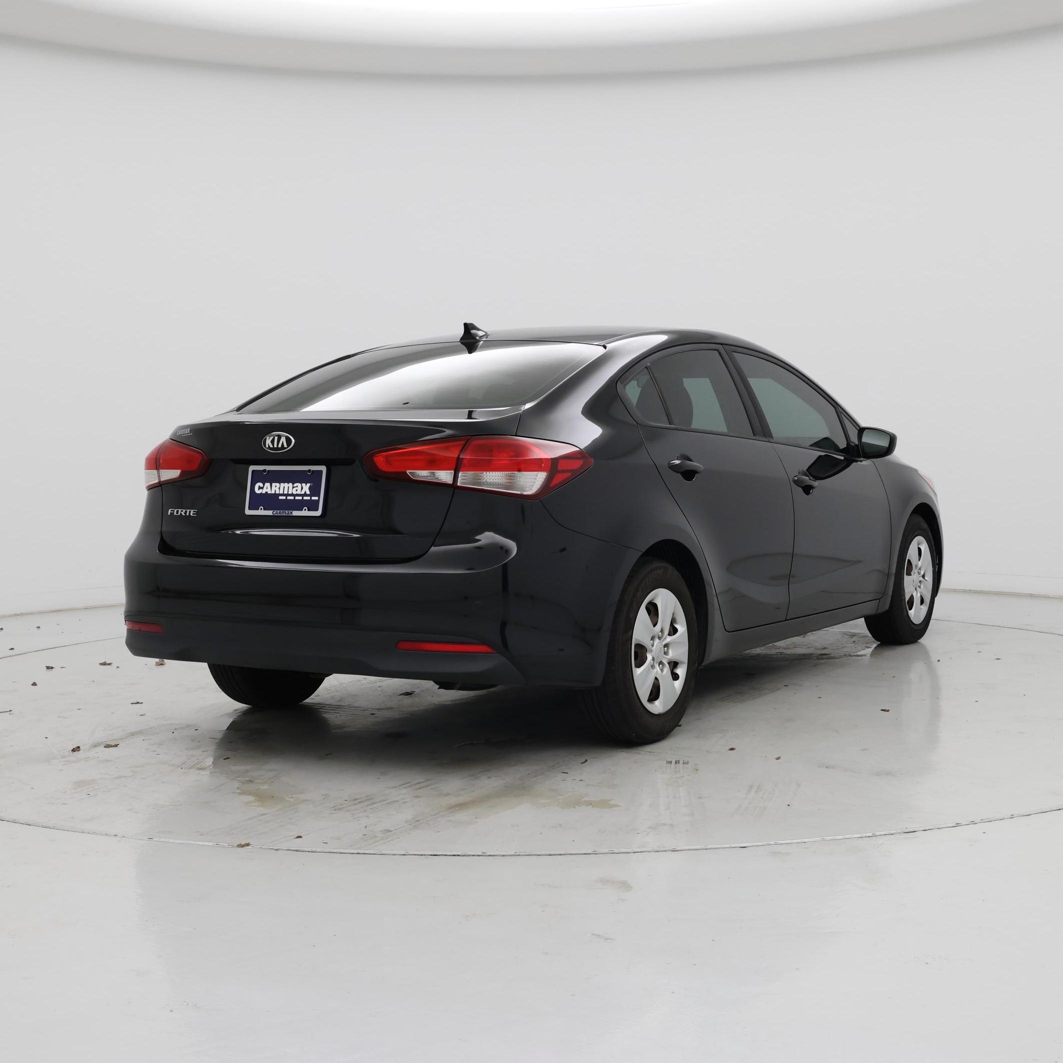 Thumbnail: 2017 Kia Forte - 8