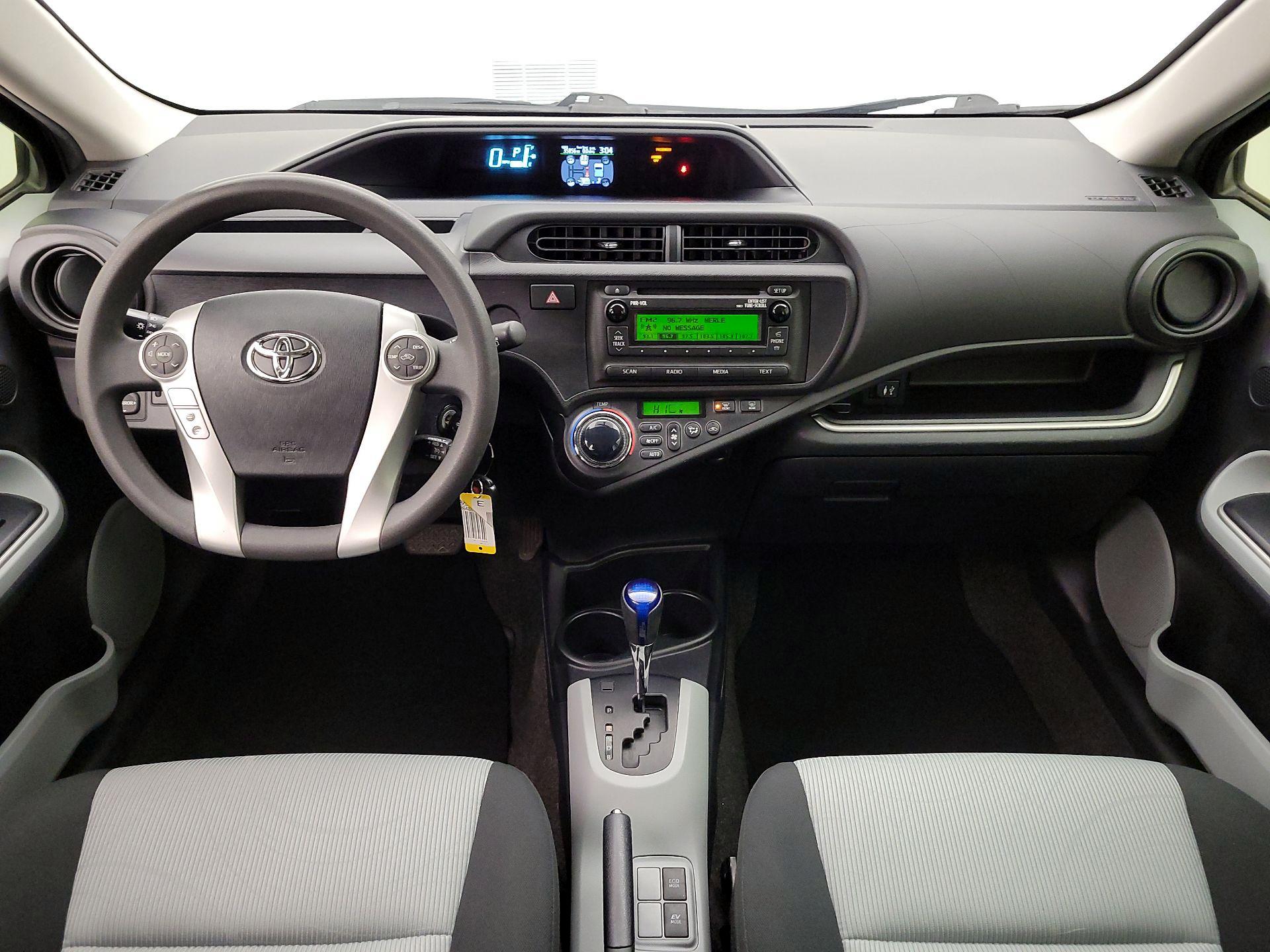 Thumbnail: 2014 Toyota Prius c - 9