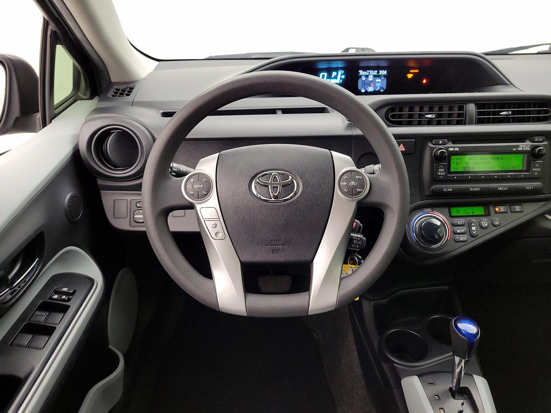 Thumbnail: 2014 Toyota Prius c - 10