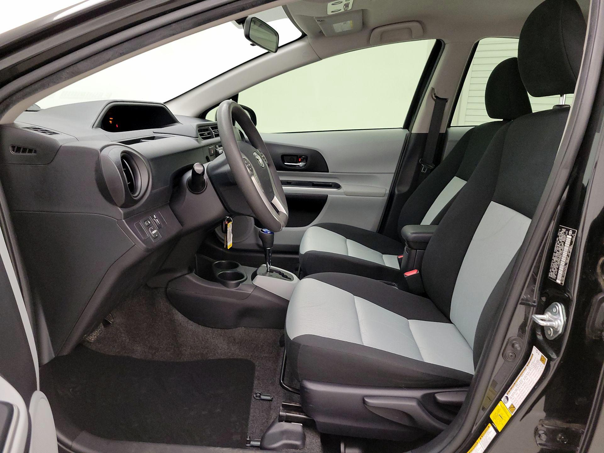 Thumbnail: 2014 Toyota Prius c - 11