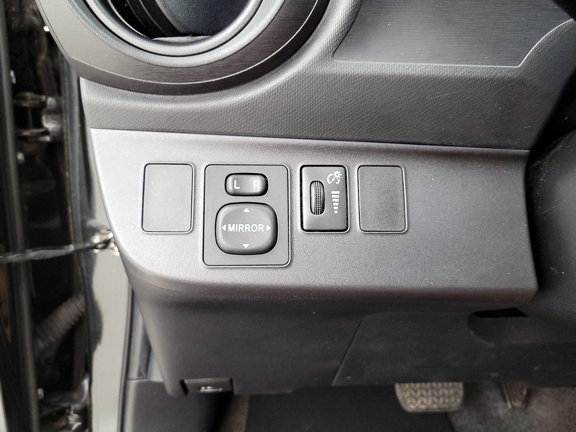 Thumbnail: 2014 Toyota Prius c - 13