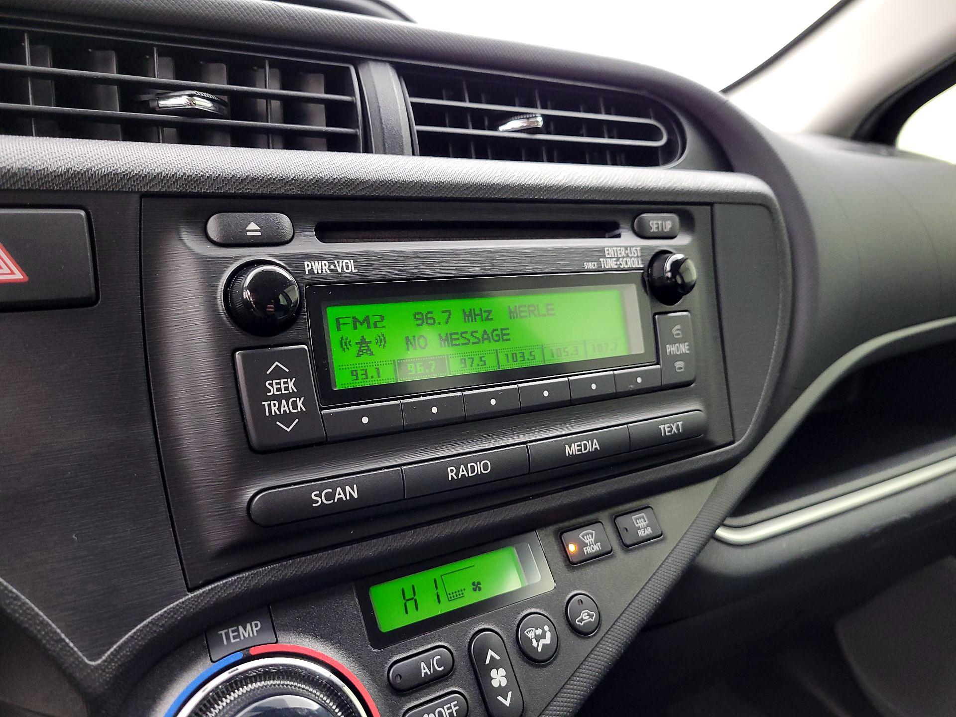 Thumbnail: 2014 Toyota Prius c - 14