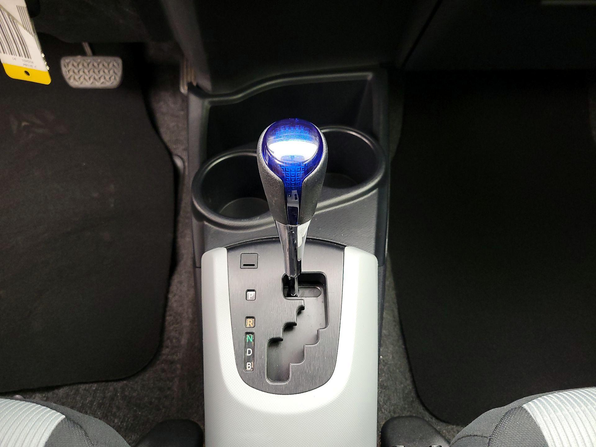 Thumbnail: 2014 Toyota Prius c - 16