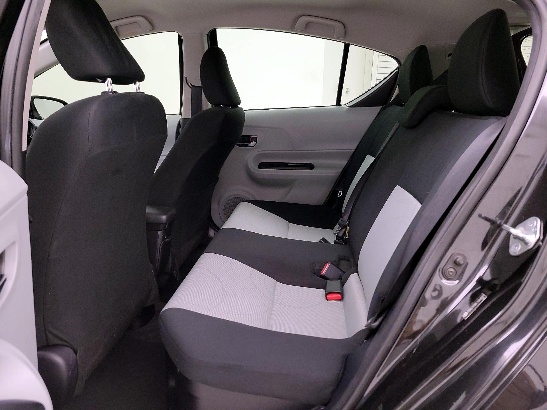 Thumbnail: 2014 Toyota Prius c - 18