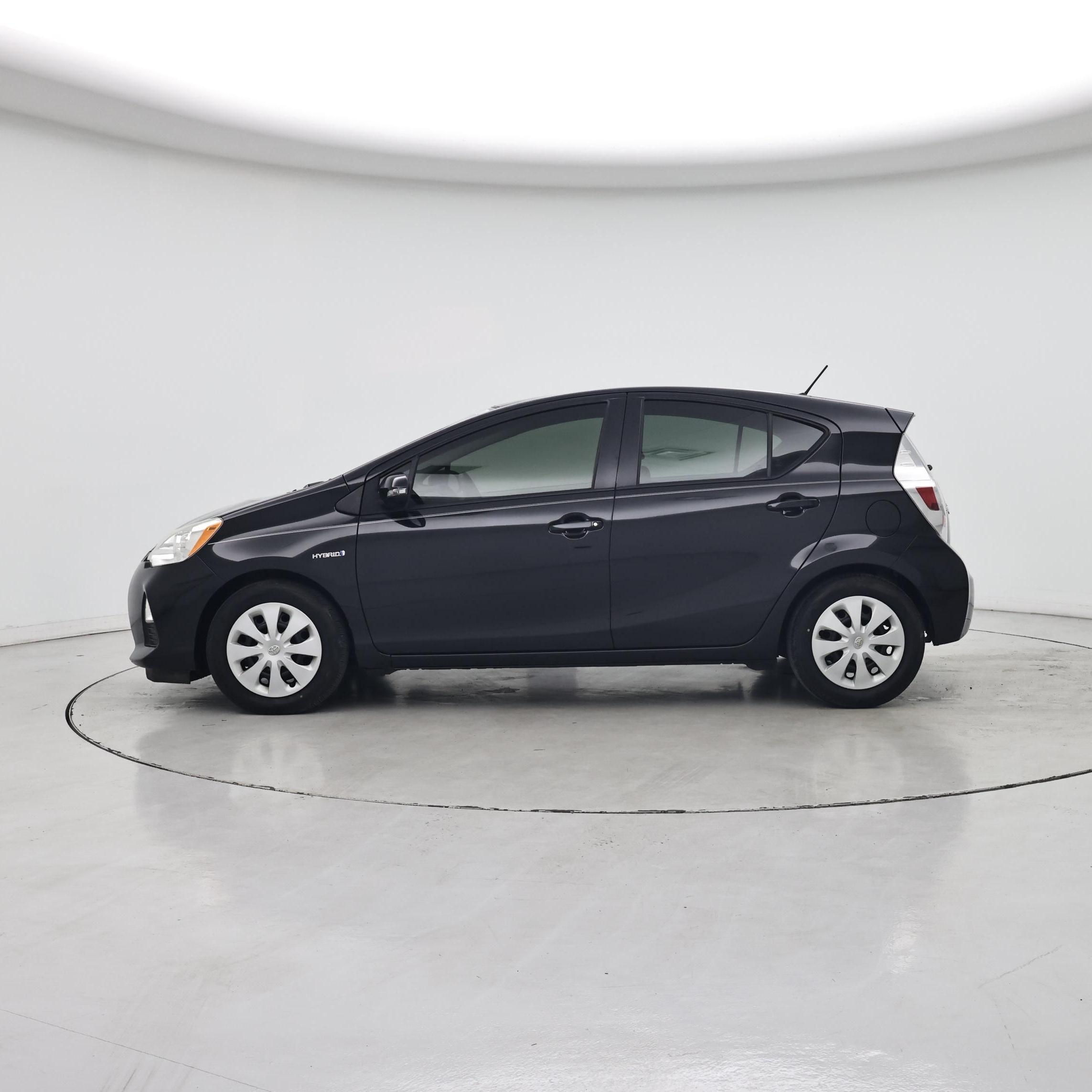 Thumbnail: 2014 Toyota Prius c - 3