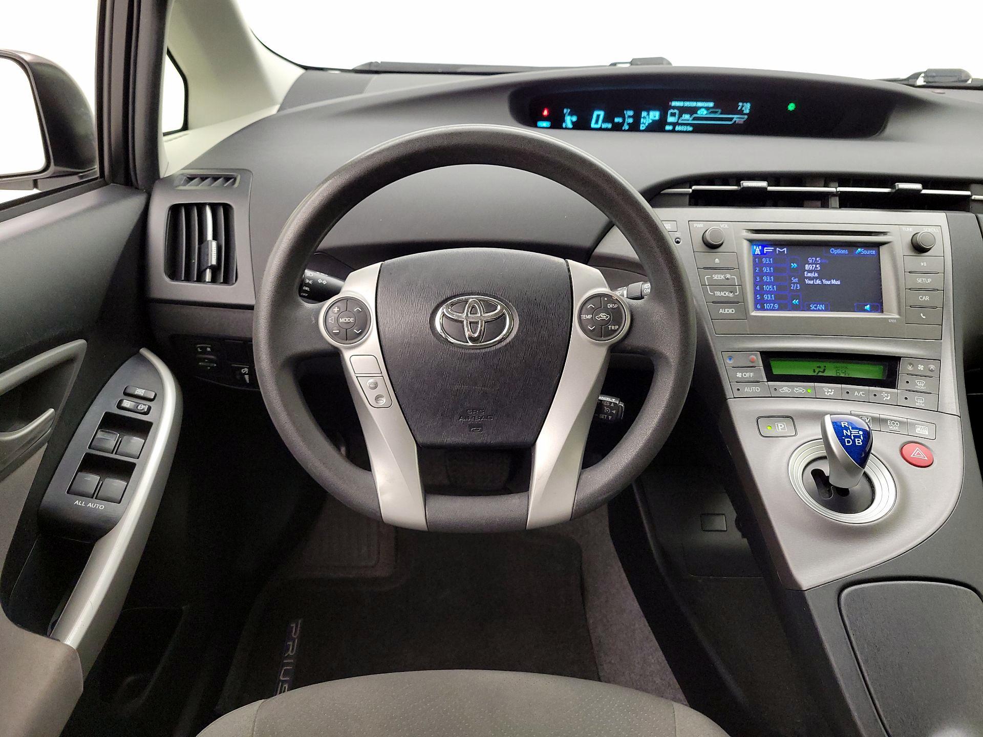 Thumbnail: 2014 Toyota Prius - 10