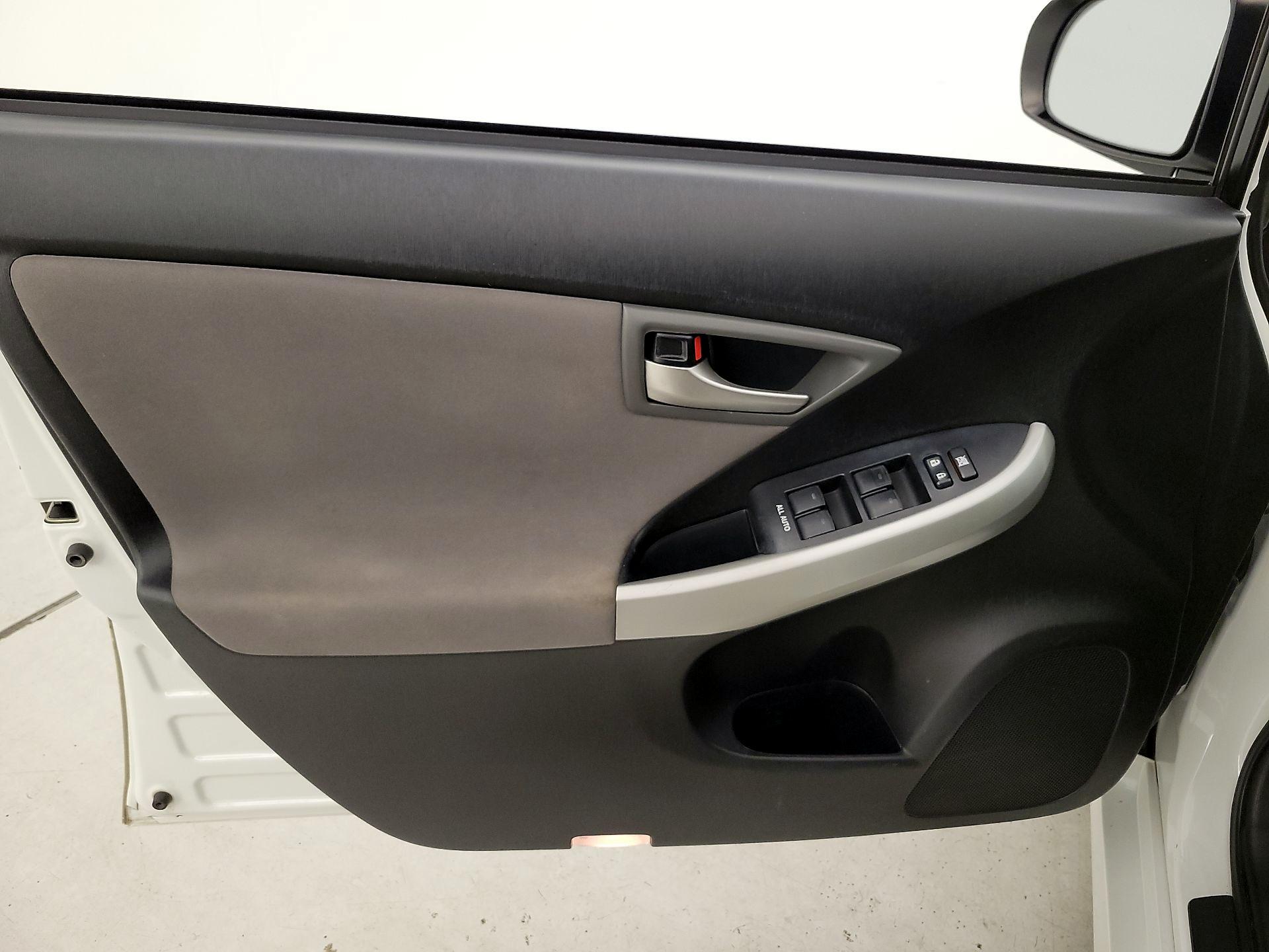 Thumbnail: 2014 Toyota Prius - 12