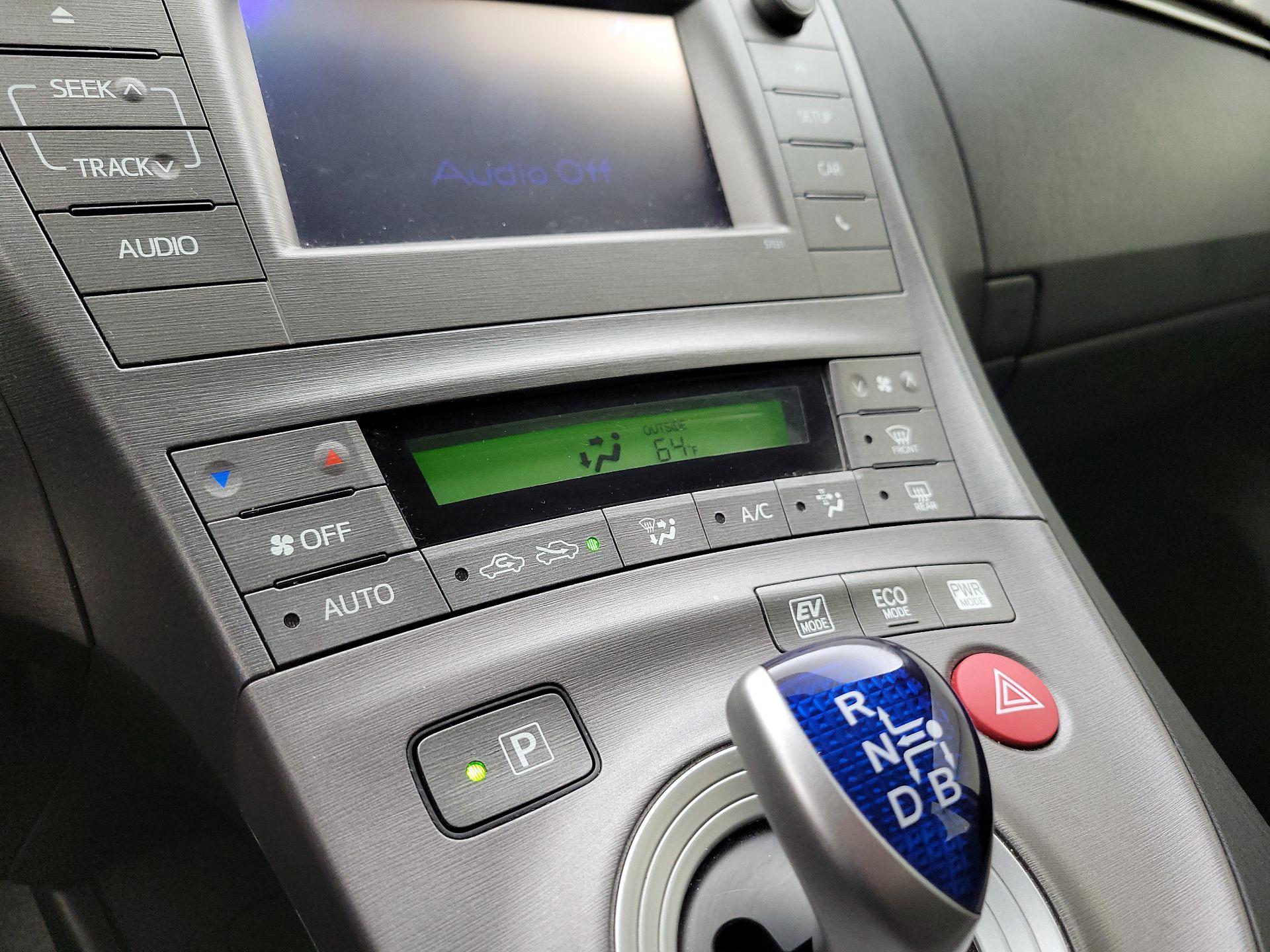 Thumbnail: 2014 Toyota Prius - 15