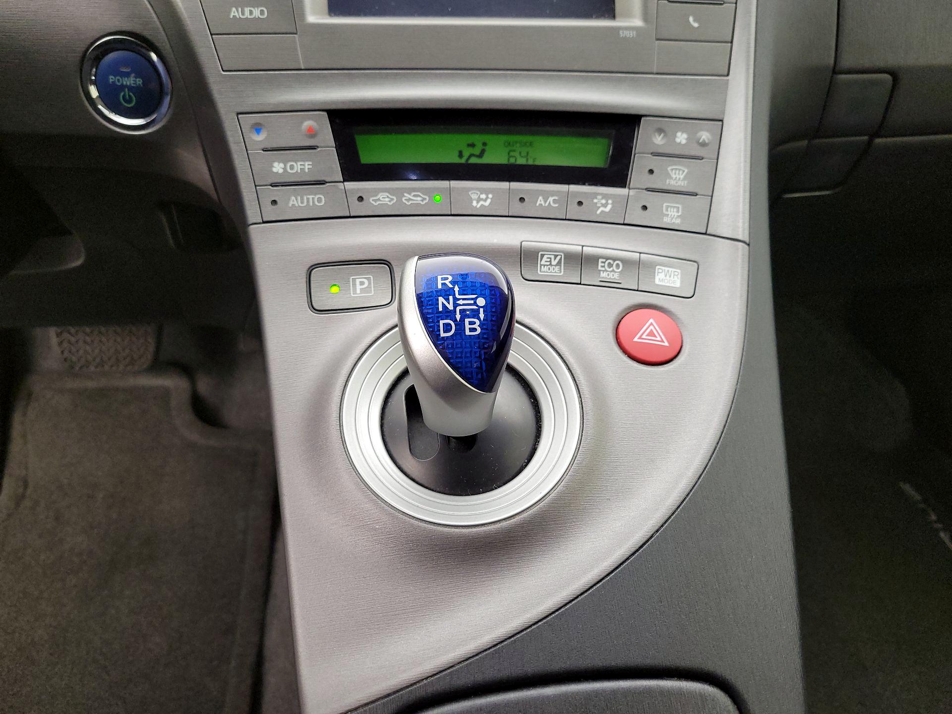 Thumbnail: 2014 Toyota Prius - 16