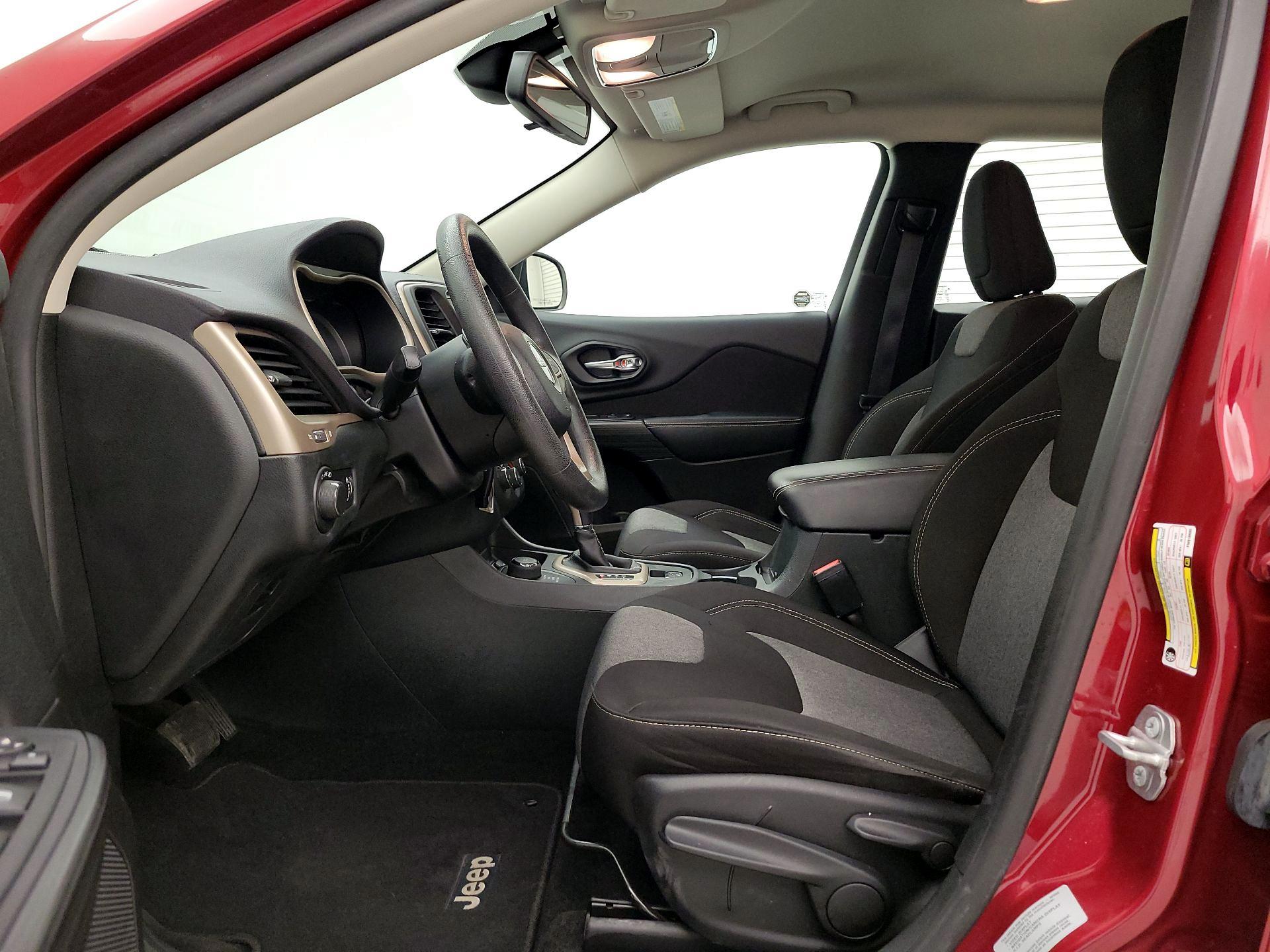 Thumbnail: 2015 Jeep Cherokee - 11