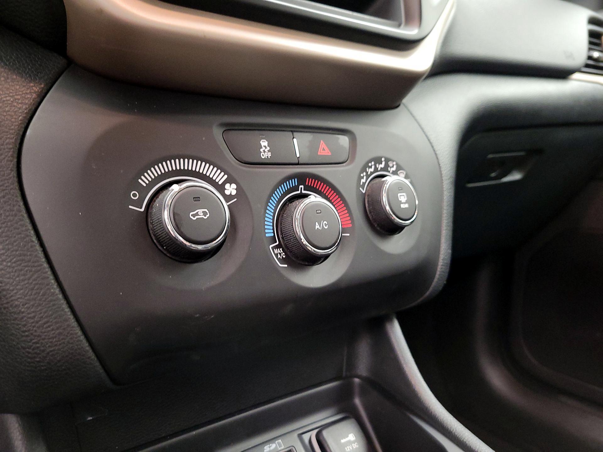 Thumbnail: 2015 Jeep Cherokee - 15