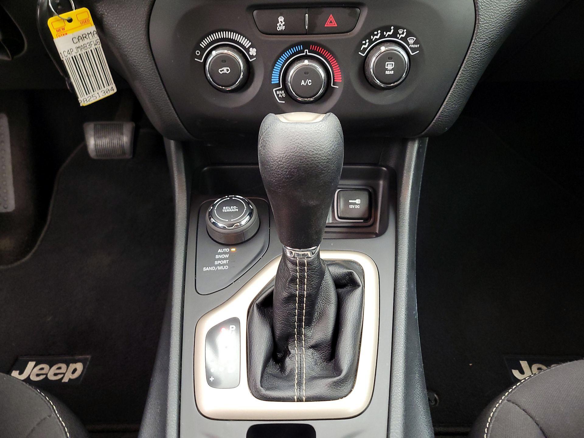 Thumbnail: 2015 Jeep Cherokee - 16