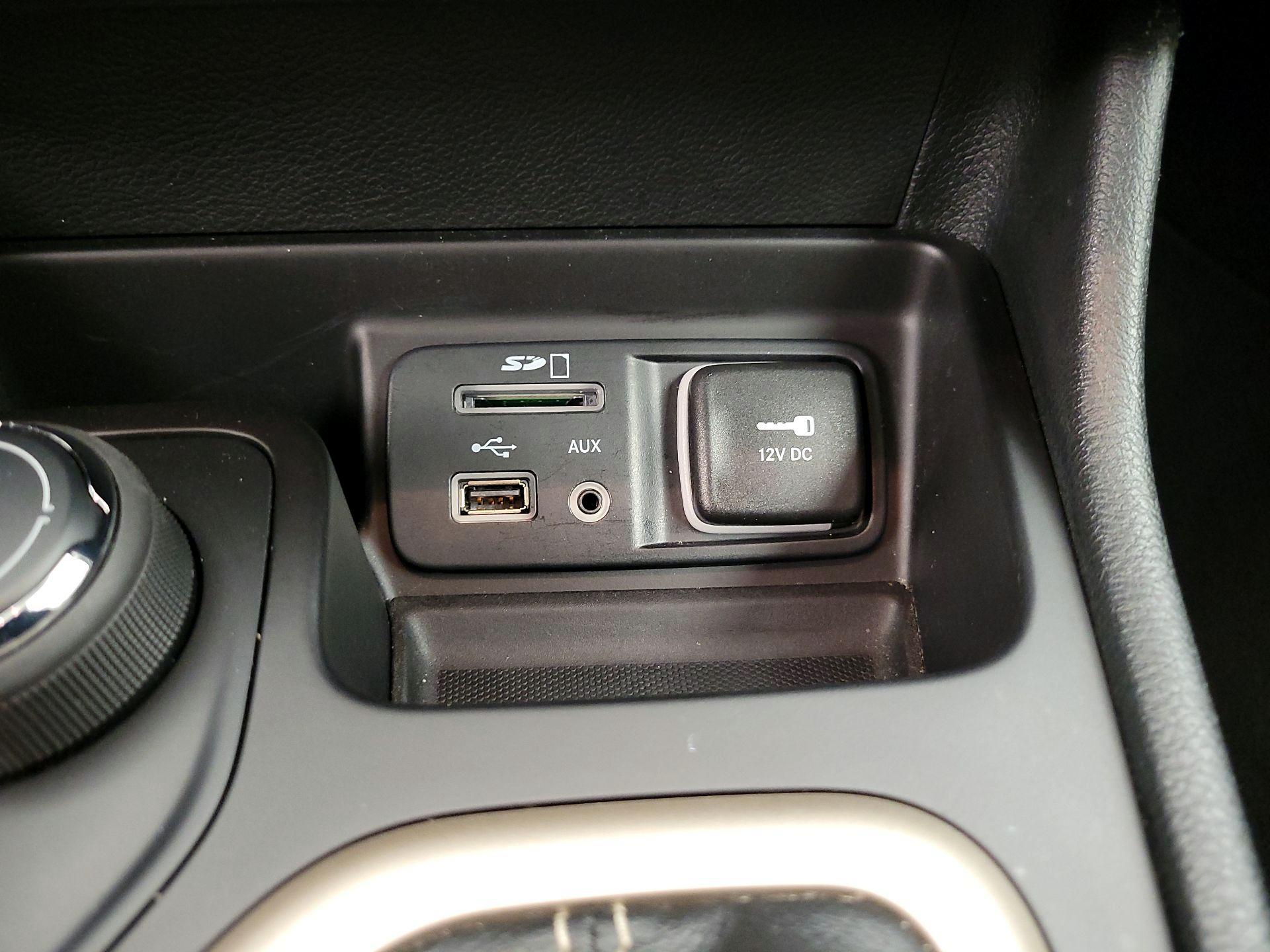 Thumbnail: 2015 Jeep Cherokee - 17