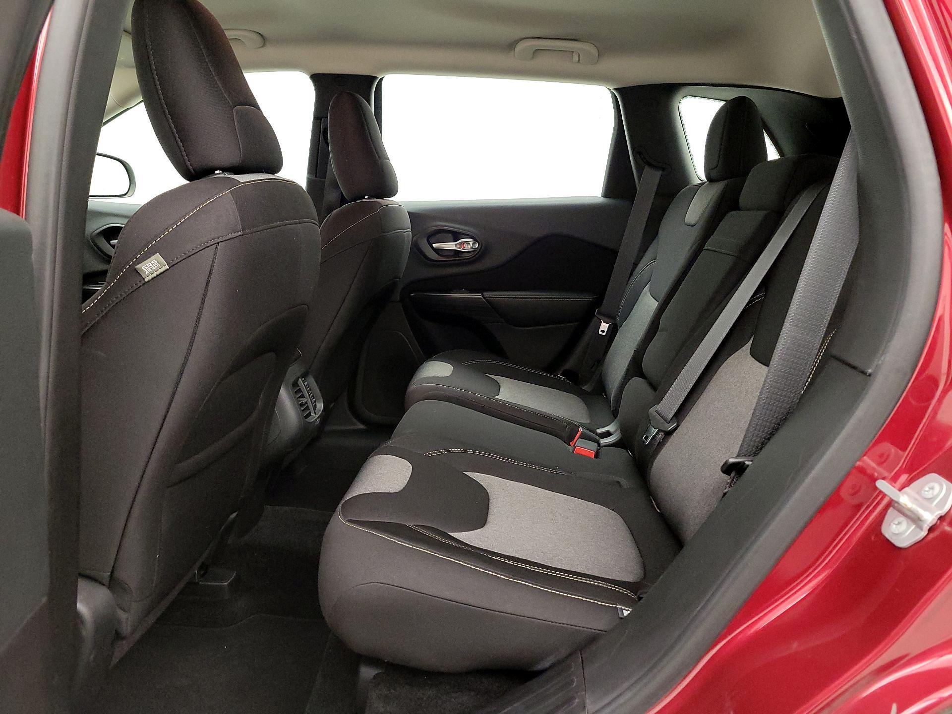 Thumbnail: 2015 Jeep Cherokee - 18