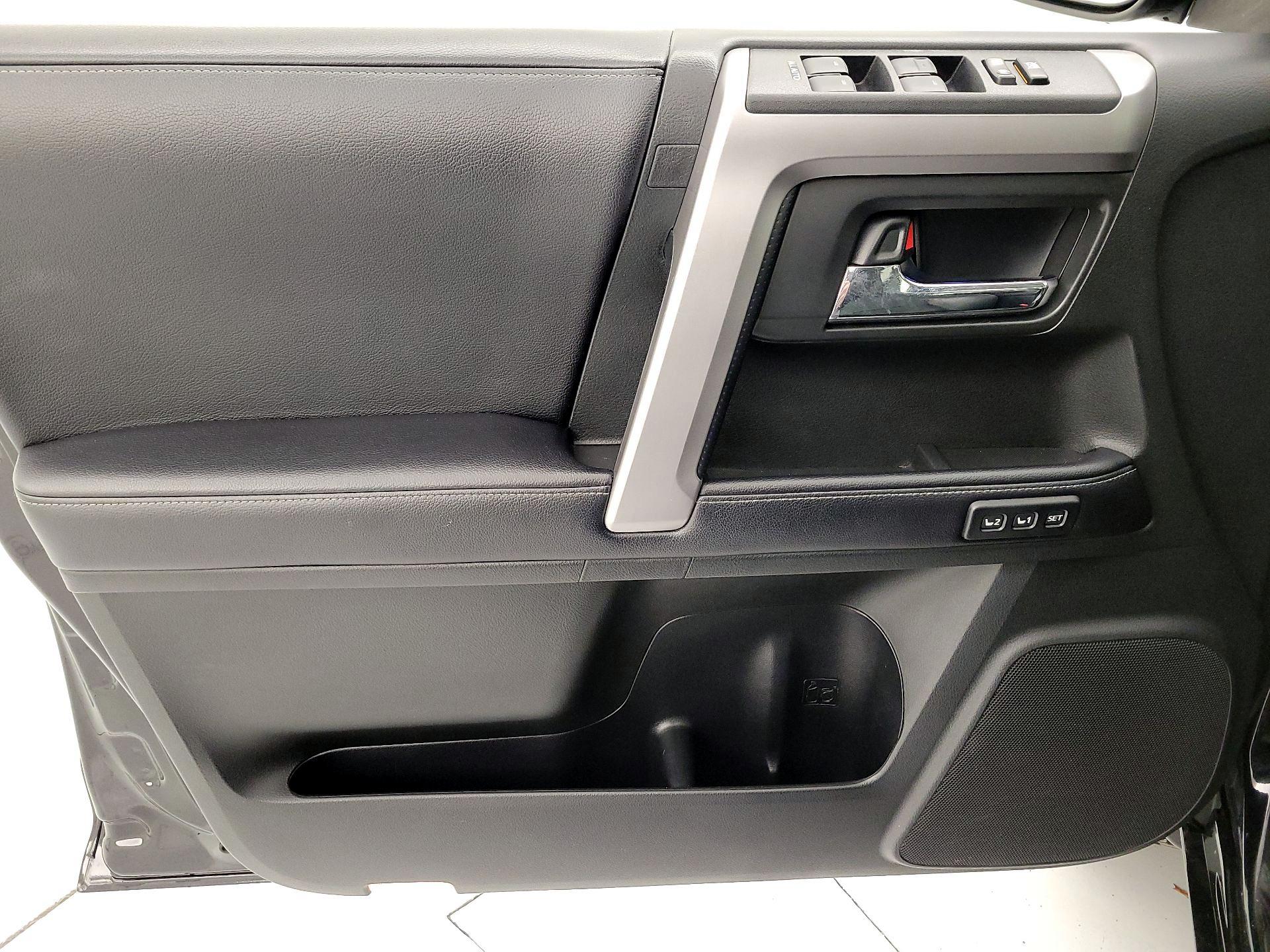 Thumbnail: 2019 Toyota 4Runner - 12