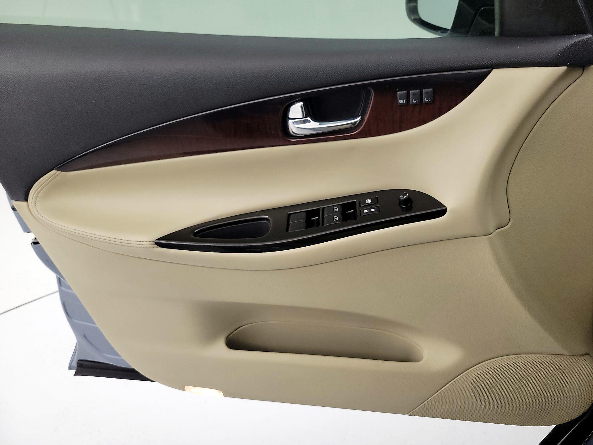 Thumbnail: 2017 INFINITI QX50 - 12