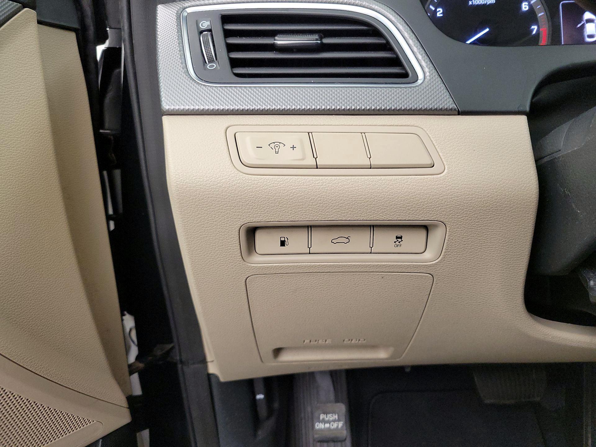 Thumbnail: 2015 Hyundai Sonata - 13