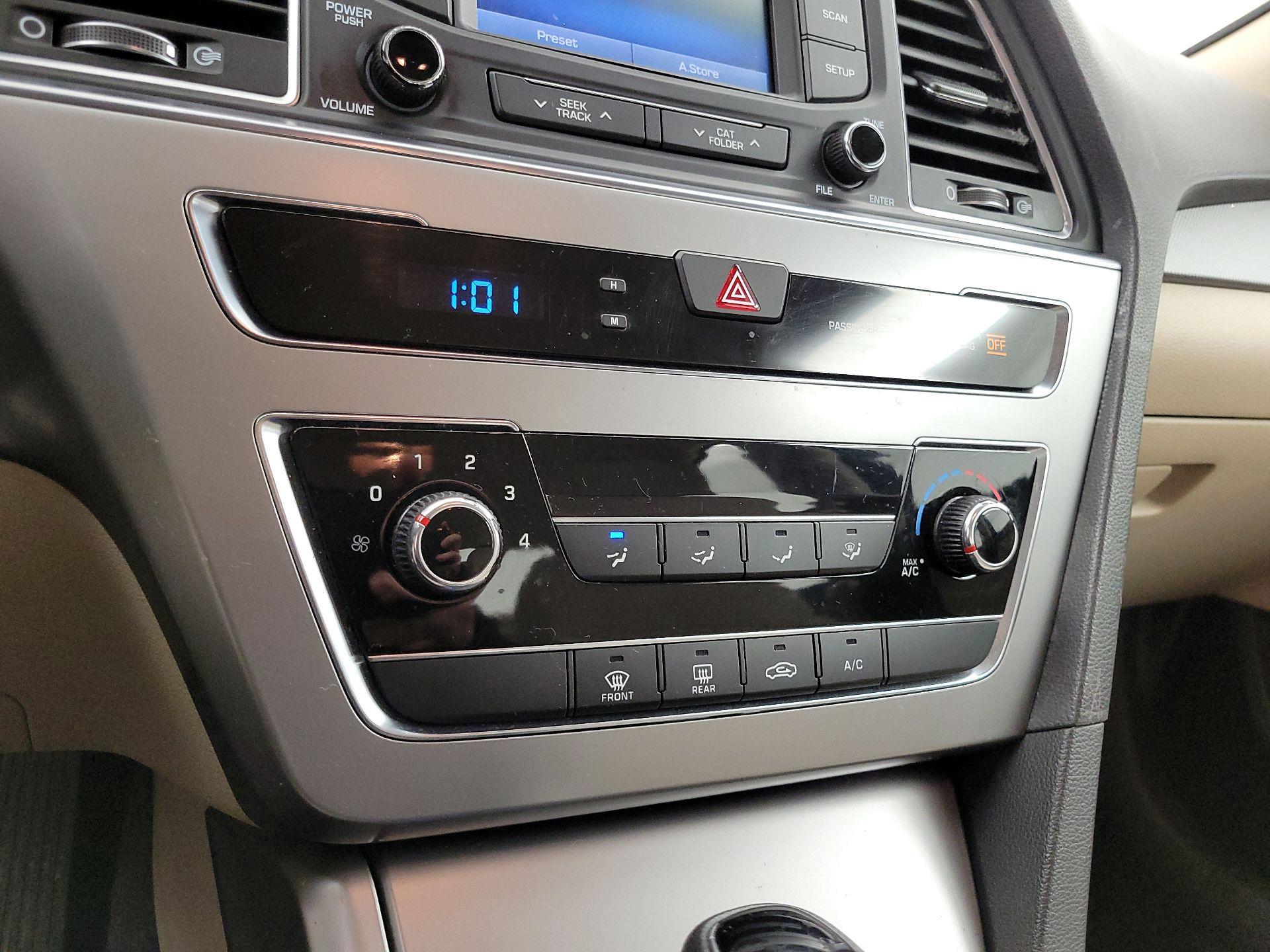 Thumbnail: 2015 Hyundai Sonata - 16