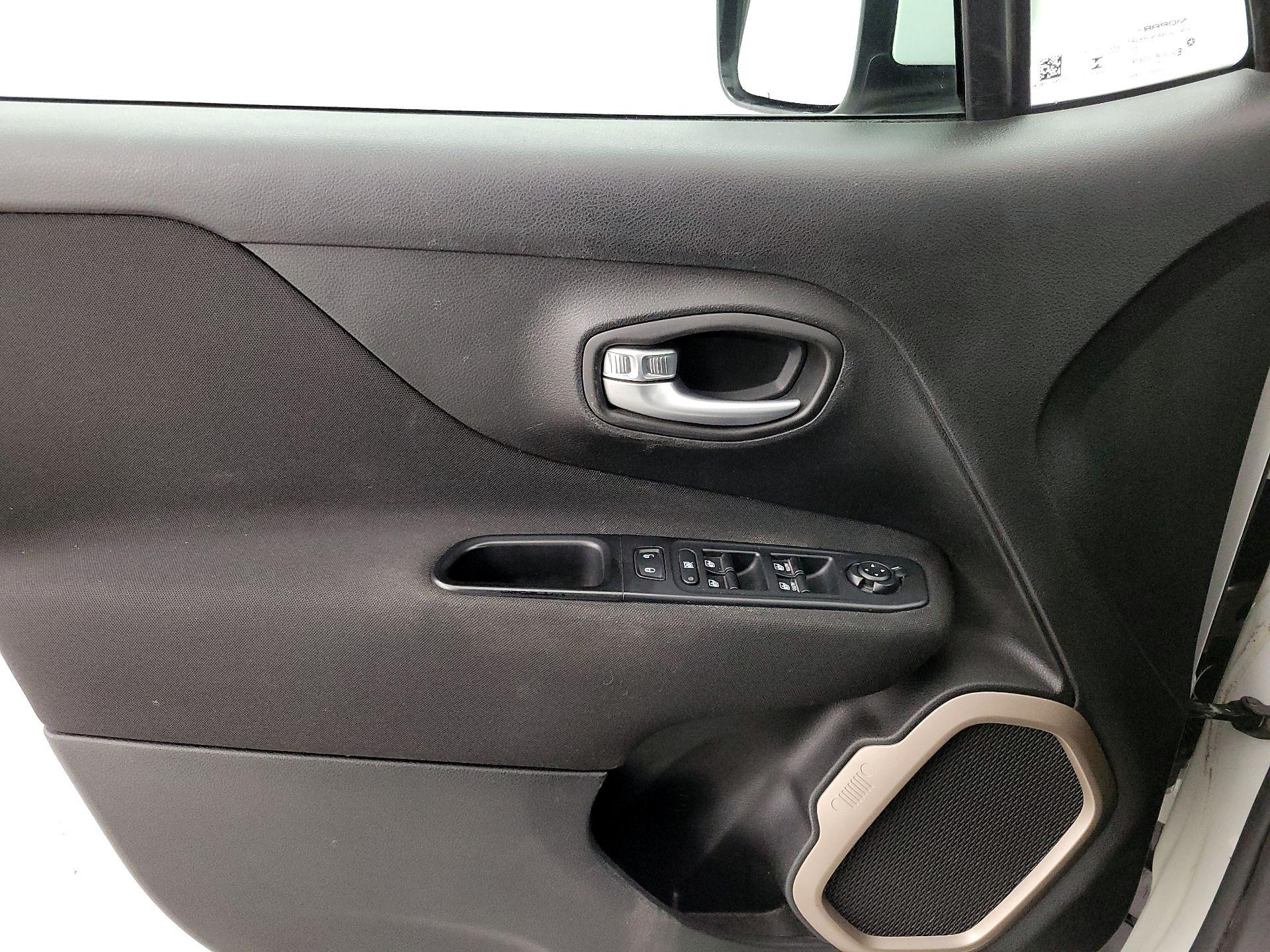 Thumbnail: 2016 Jeep Renegade - 12