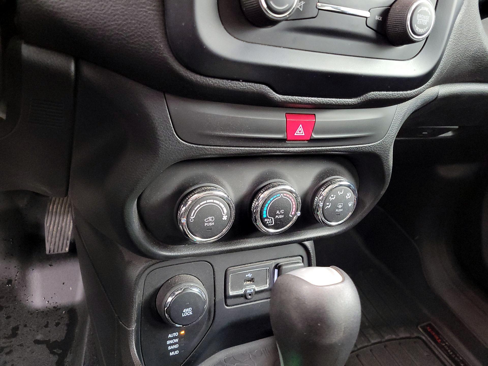 Thumbnail: 2016 Jeep Renegade - 16