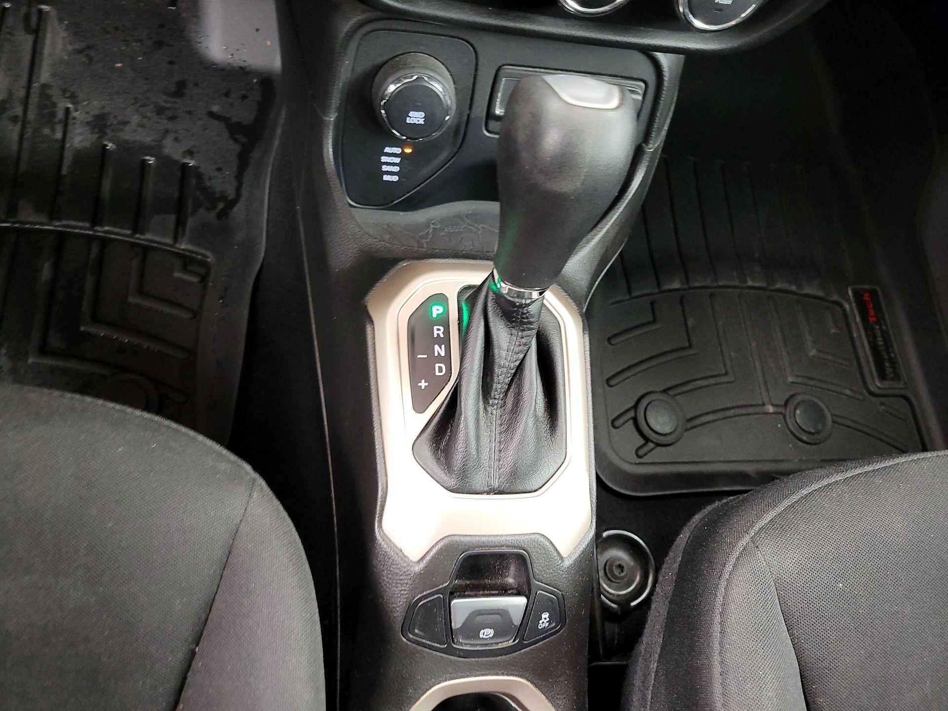 Thumbnail: 2016 Jeep Renegade - 17