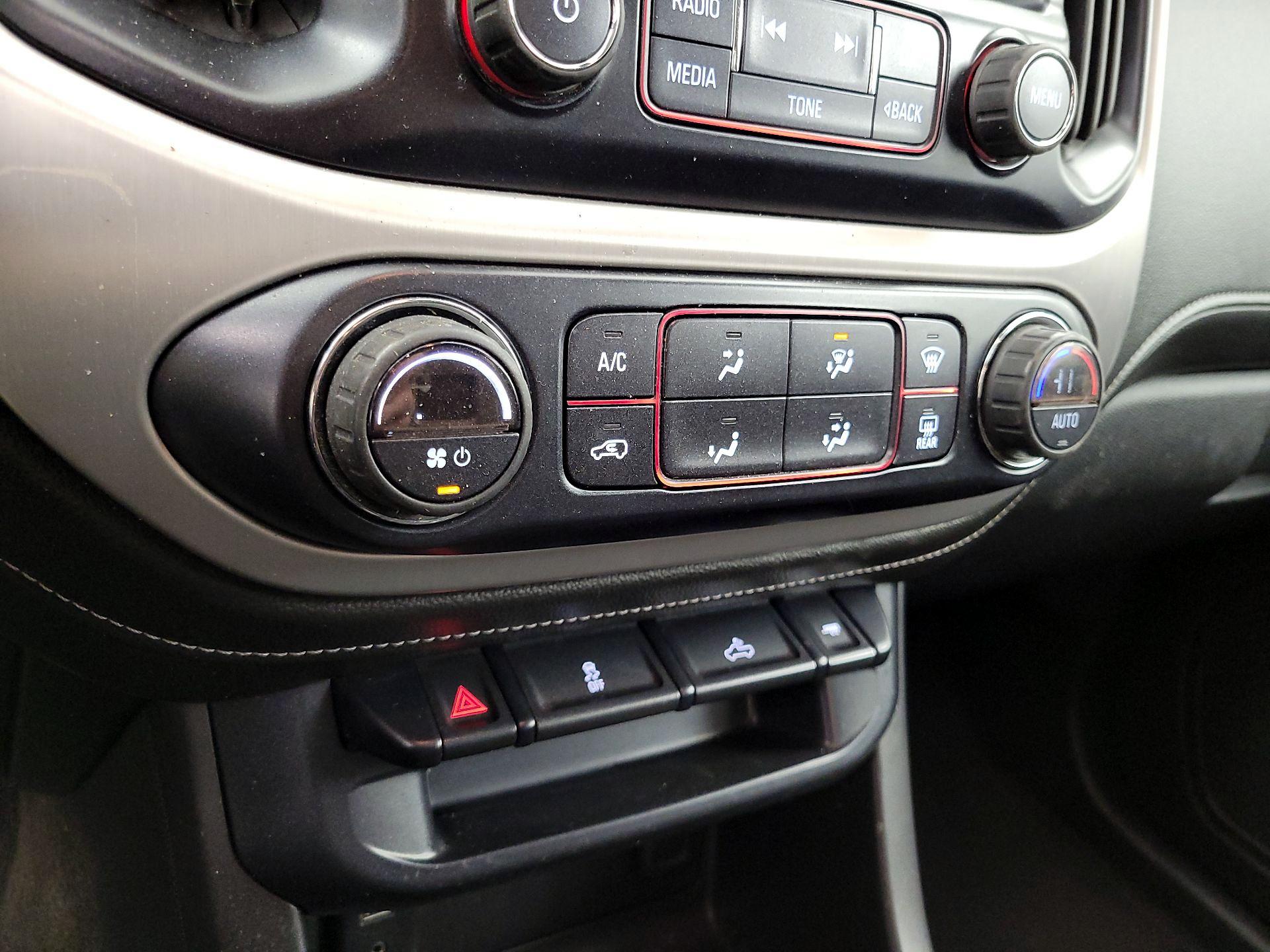 Thumbnail: 2015 GMC Canyon - 16