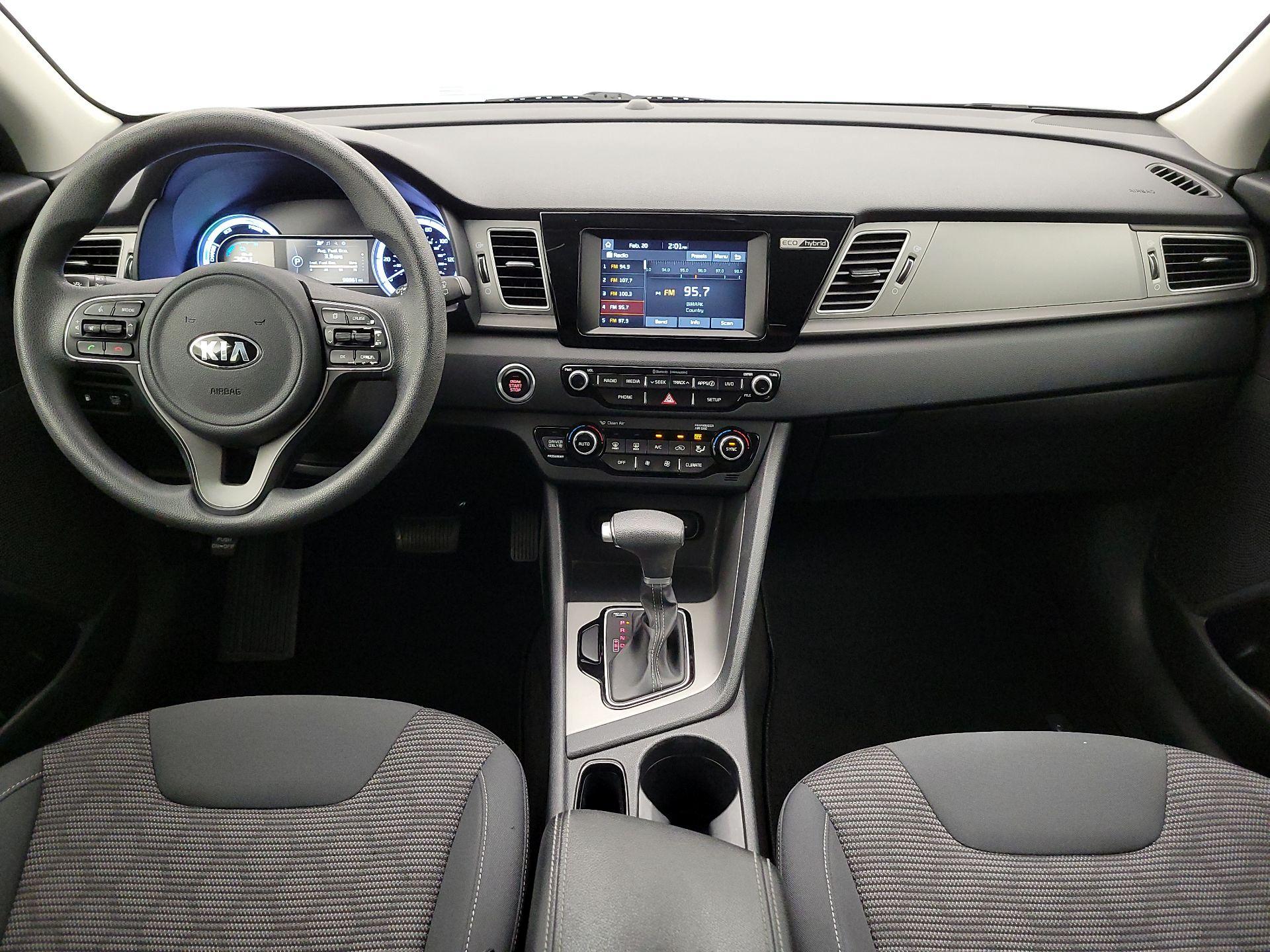 Thumbnail: 2017 Kia Niro - 9