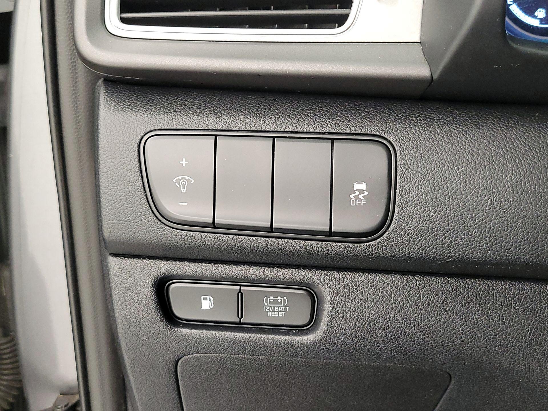 Thumbnail: 2017 Kia Niro - 13